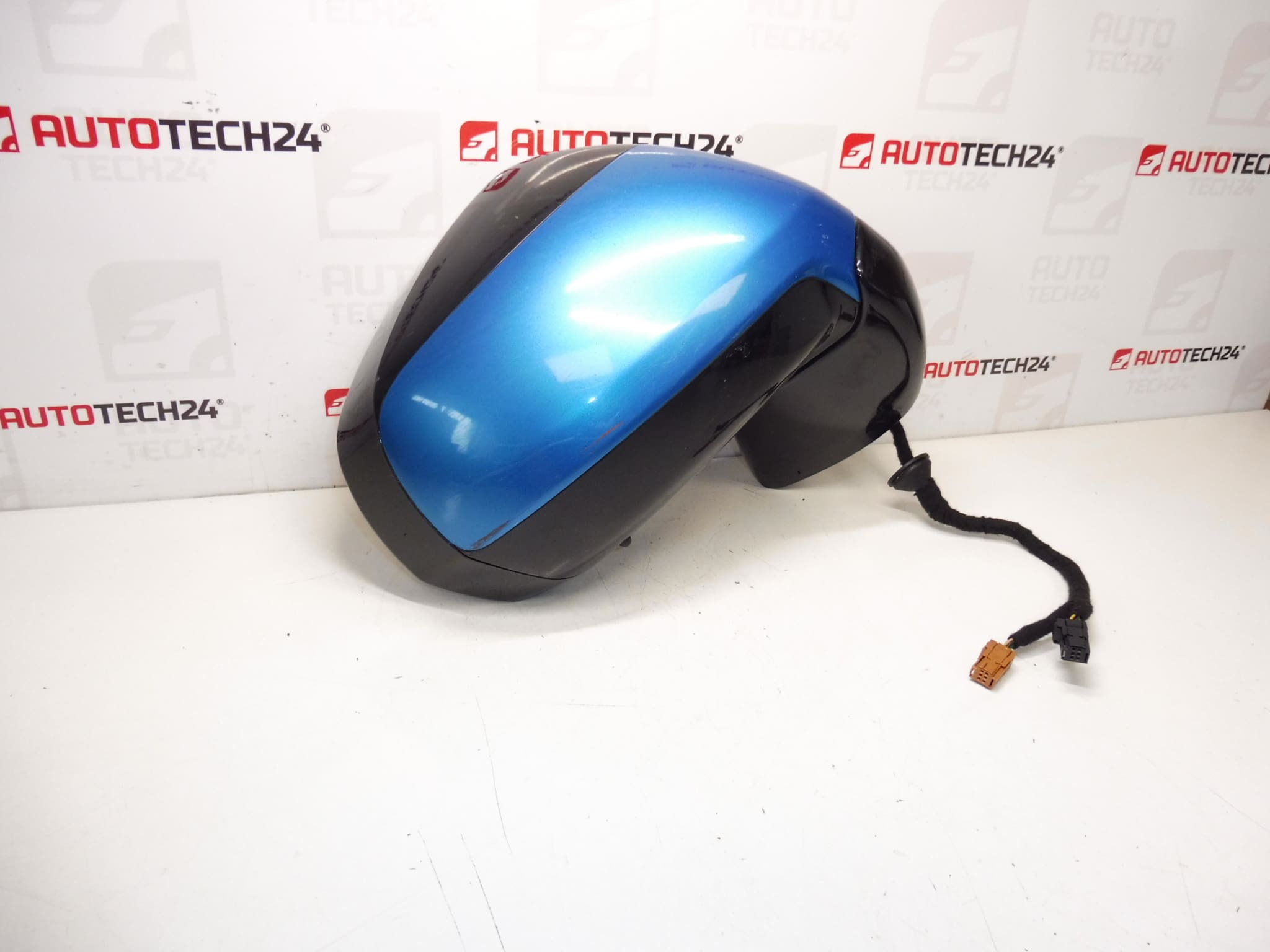 Pravé zadné zrkadlo KGWC CITROën C3 Picasso 8153XR