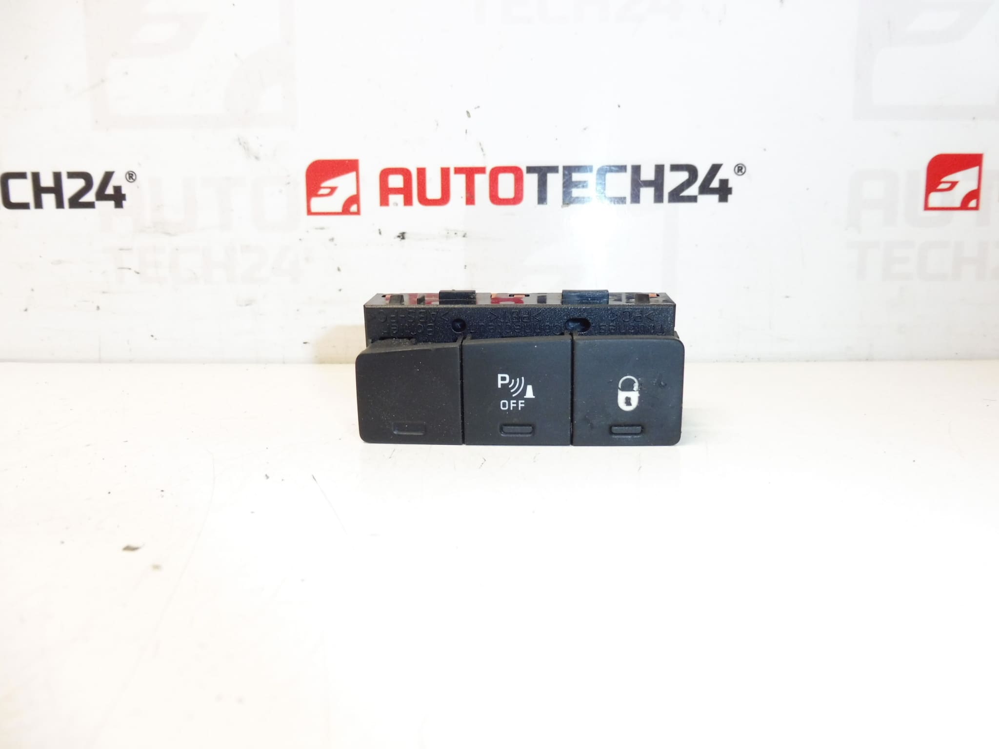 Centrálny uzamykací spínač