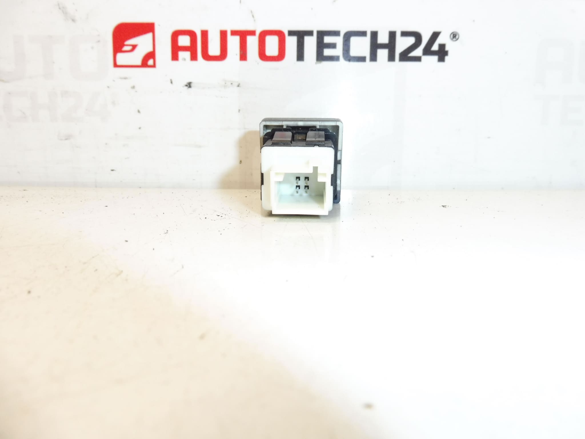 Spínač odomykania Citroën Peugeot 96583098XT 6490E1 – Obrázok 2