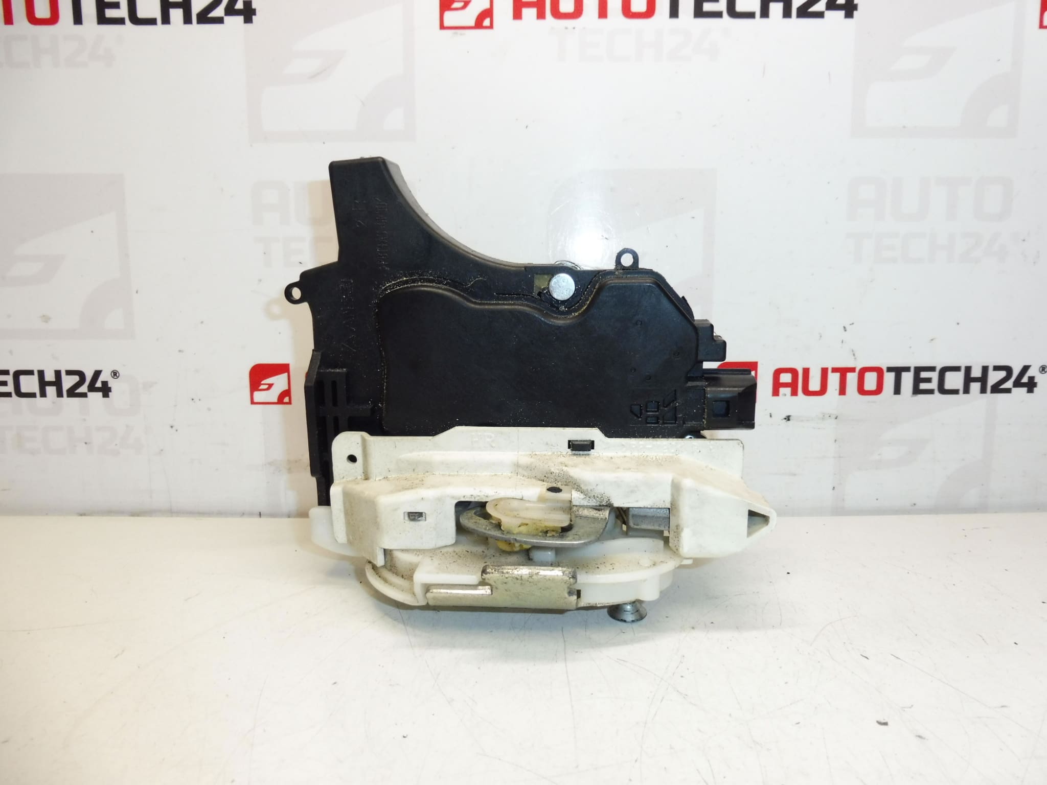 Citroën C-Crosser Peugeot 4007 9138Q6 Zadné dvere zámku