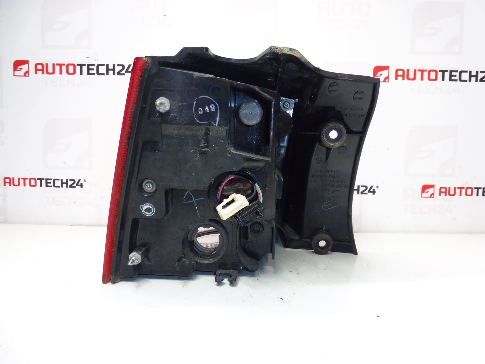 Pravé zadné svetlo (blatník) Citroën C-Crosser 6350EG – Obrázok 2