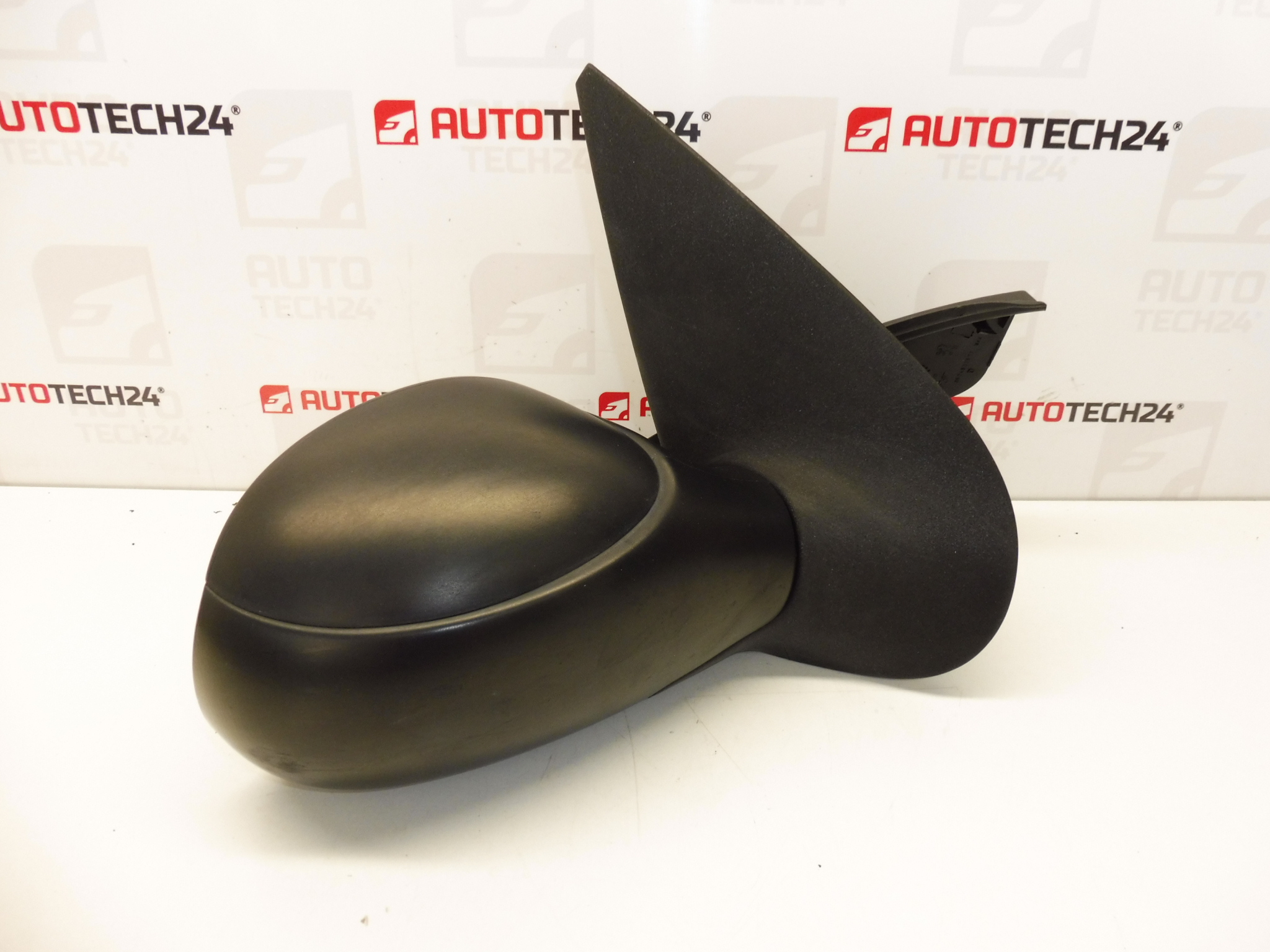 Pravé zrkadlo Peugeot 206 96437171XT 8148XY