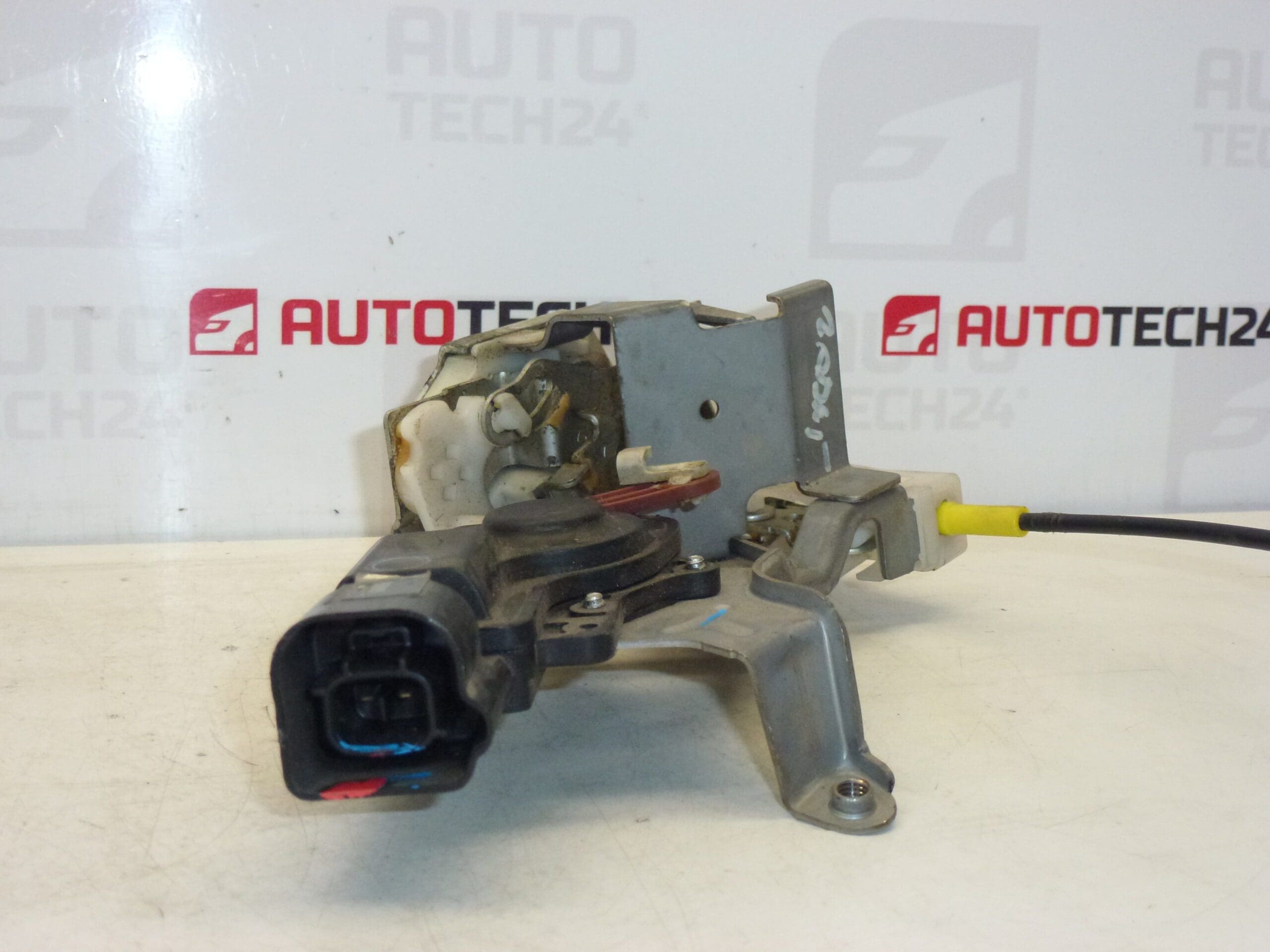 Zámok pravých zadných dverí Citroën C1 Peugeot 107 9138G7