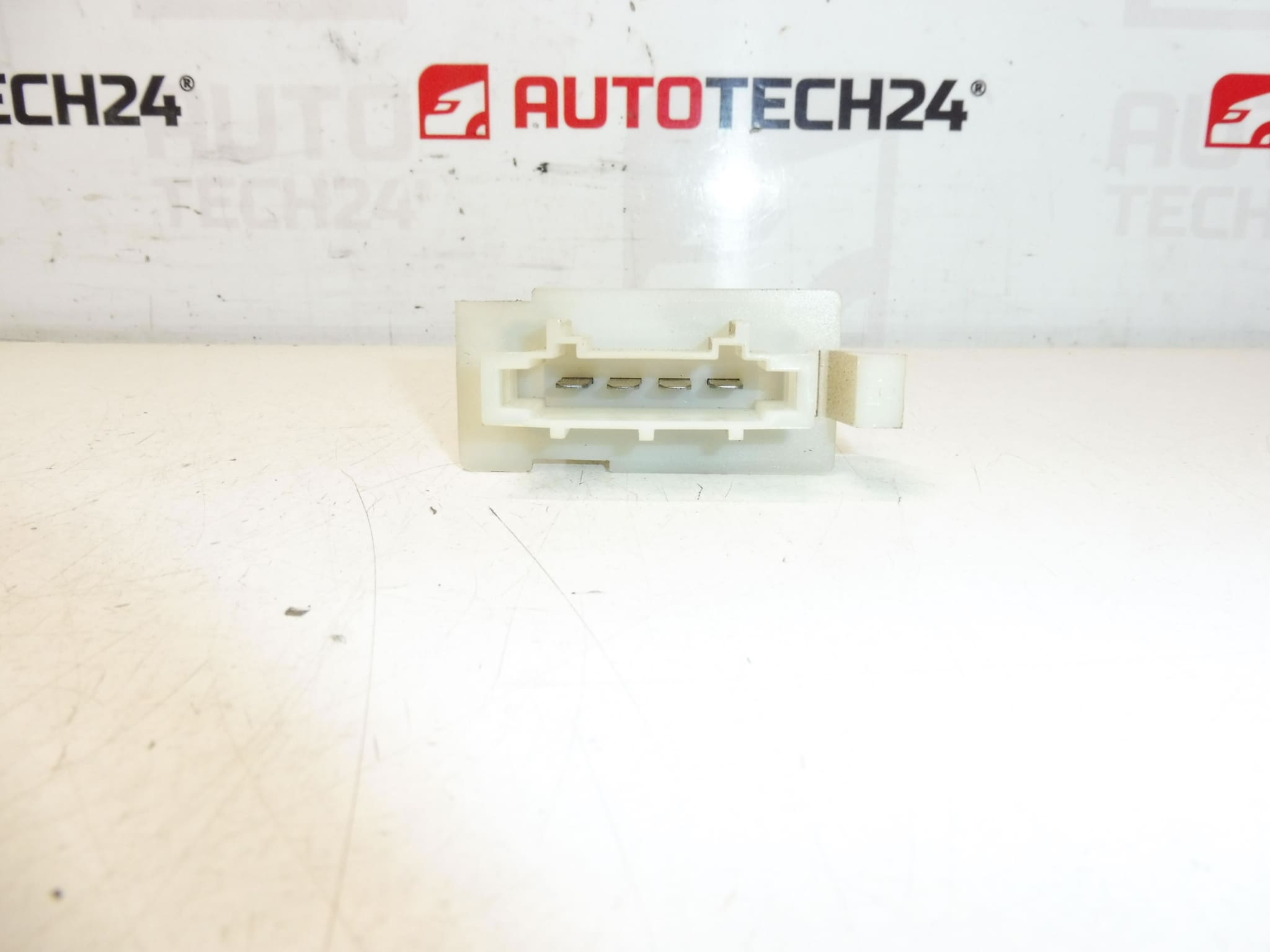 Citroën Peugeot 6450NV Controller – Obrázok 2