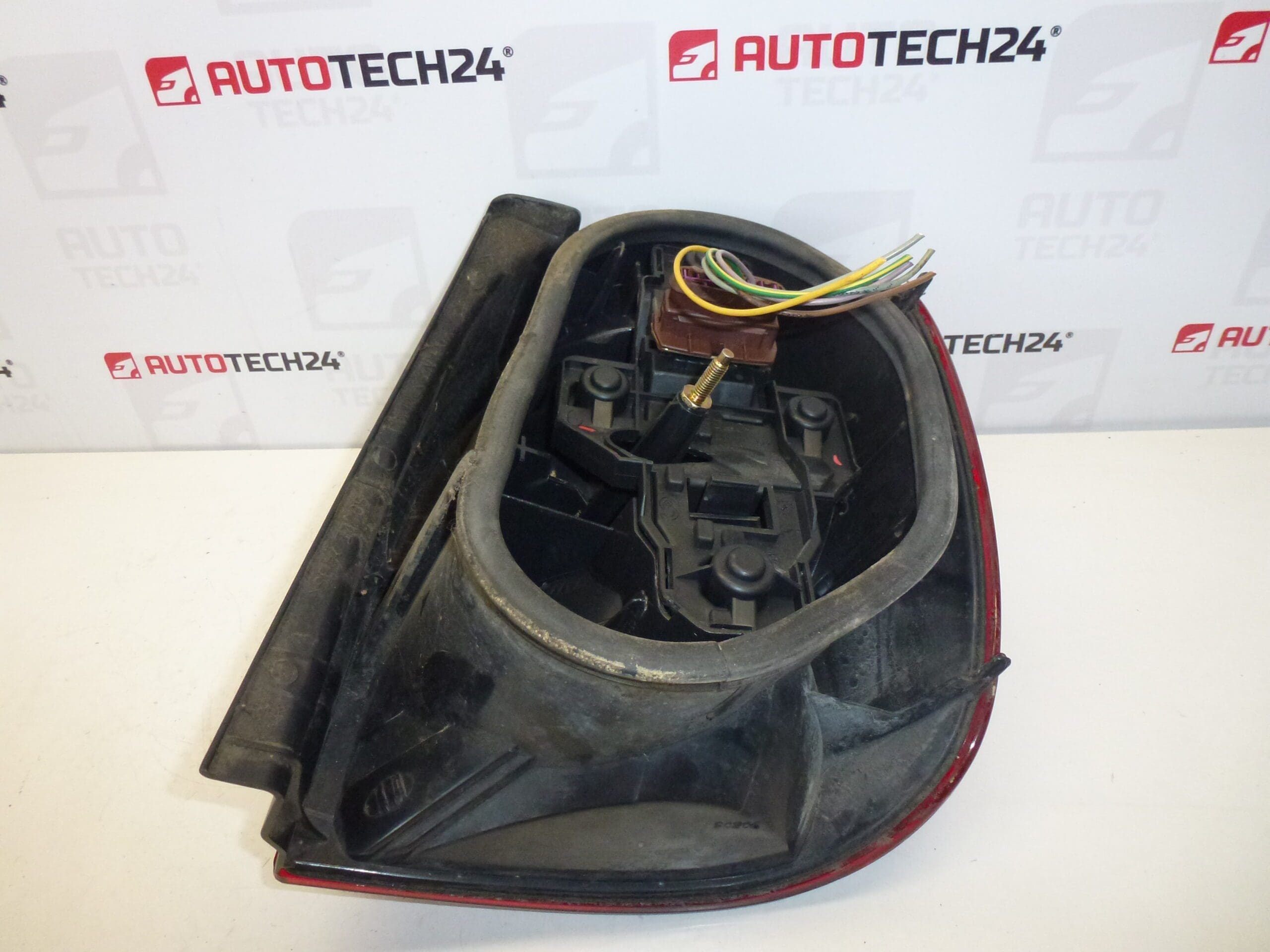 Ľavá zadná lampa Citroën Xsara Kombi 6350J8 – Obrázok 2