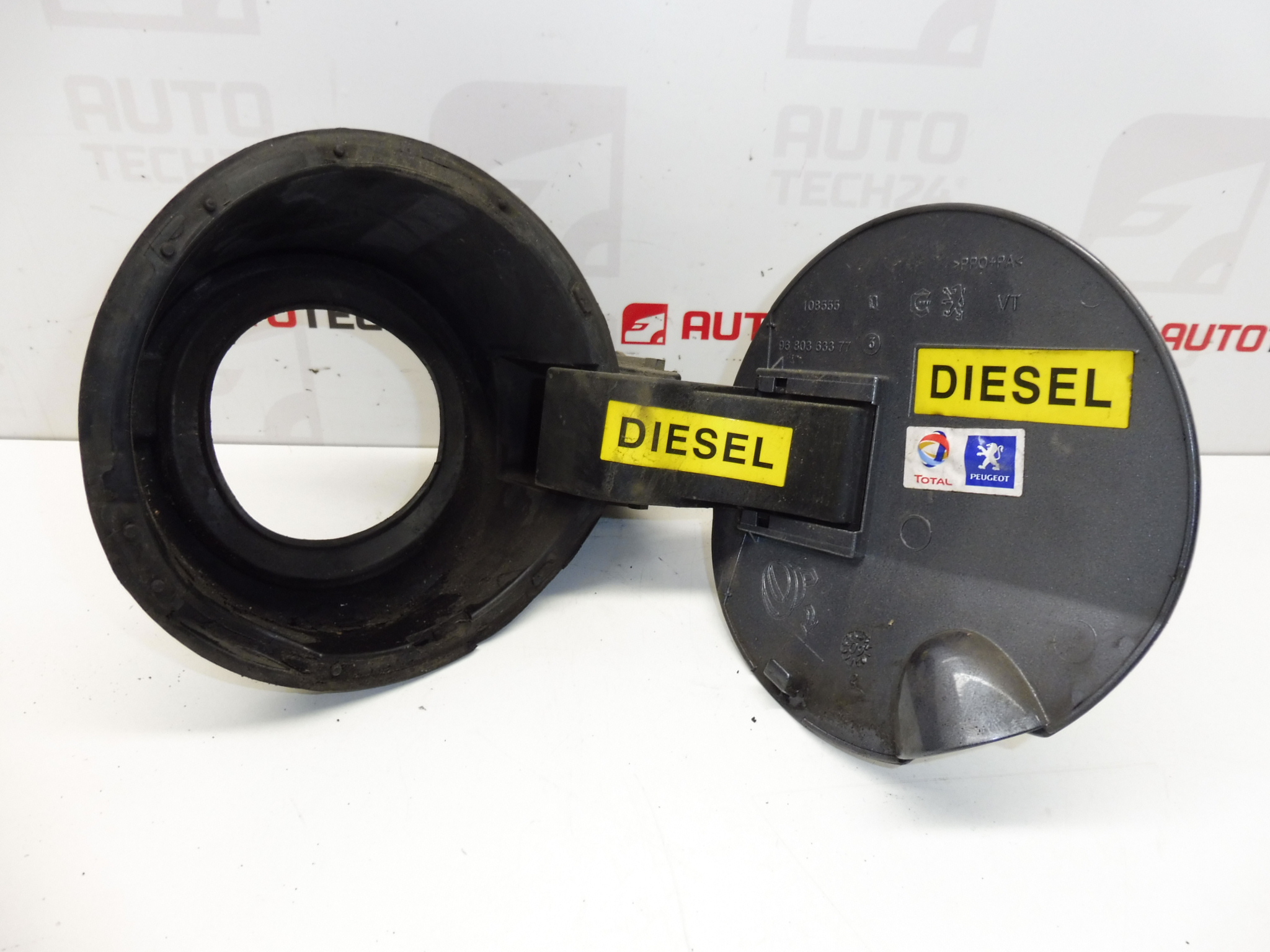 Kryt viečka nádrže Peugeot 308 KTHB 1517F4 151899