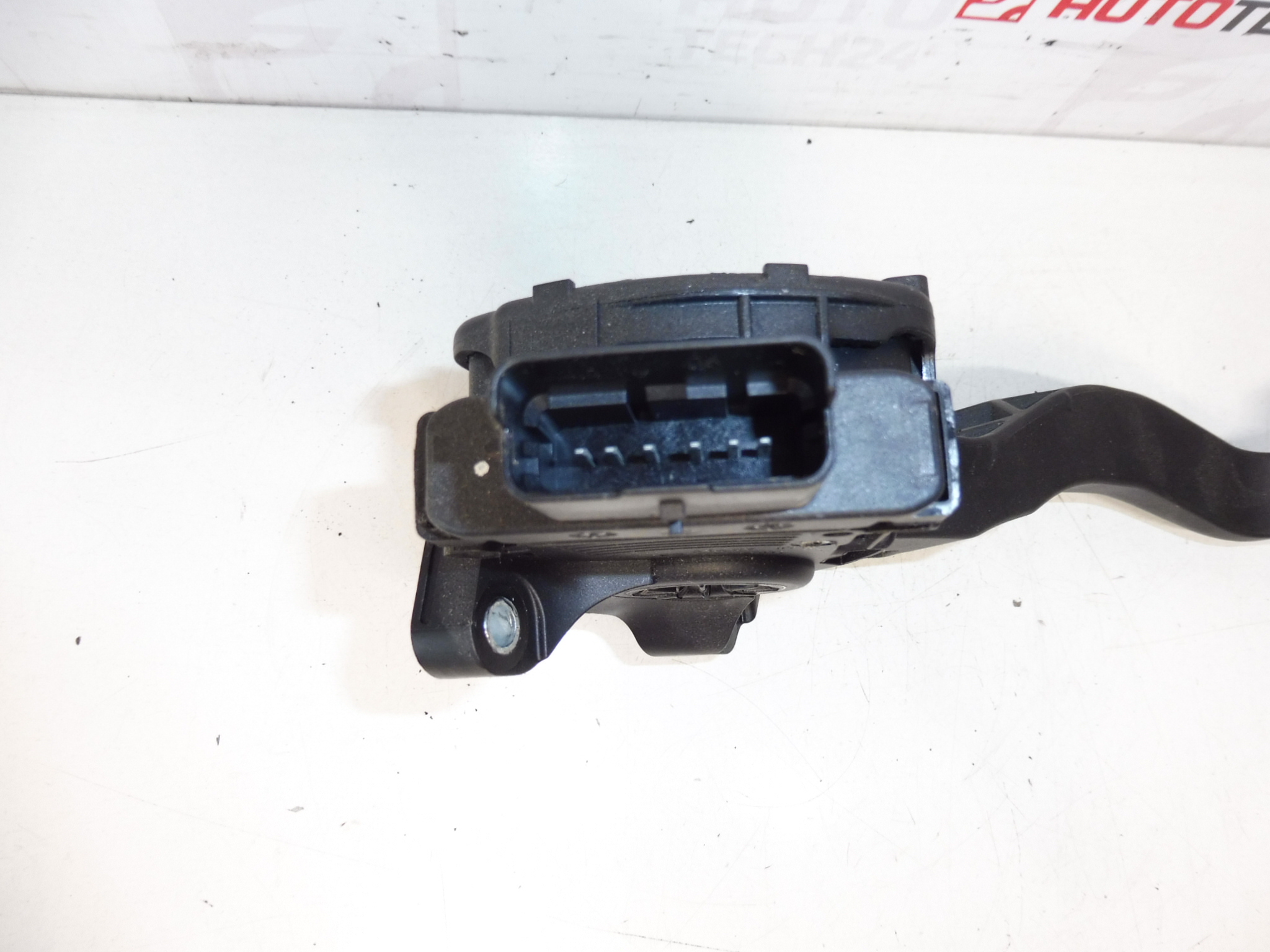 Hella Citroën Peugeot 9681844480 1601Z7 plynový pedál