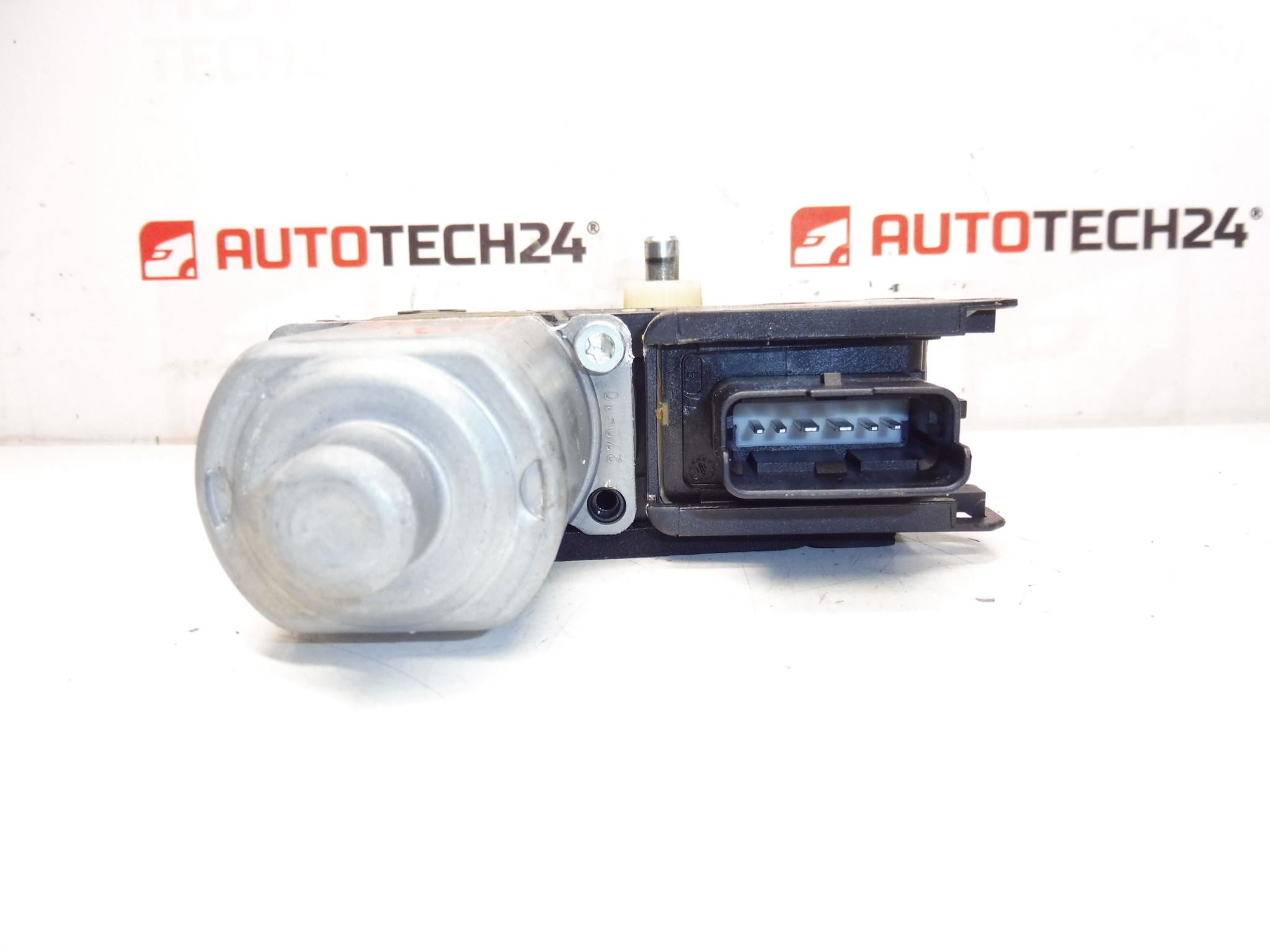 Motor sťahovania ľavého okna Peugeot 308 9657247680 9221CX