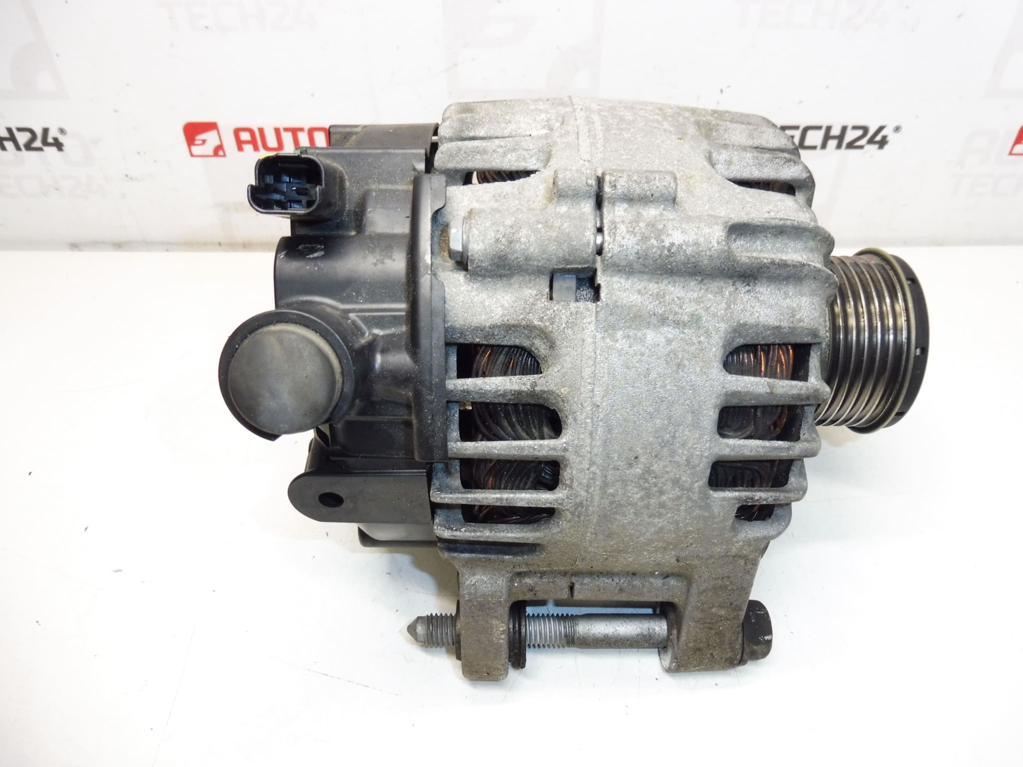 Alternátor Valeo FG15T168 Citroën Peugeot 9826573480 – Obrázok 2