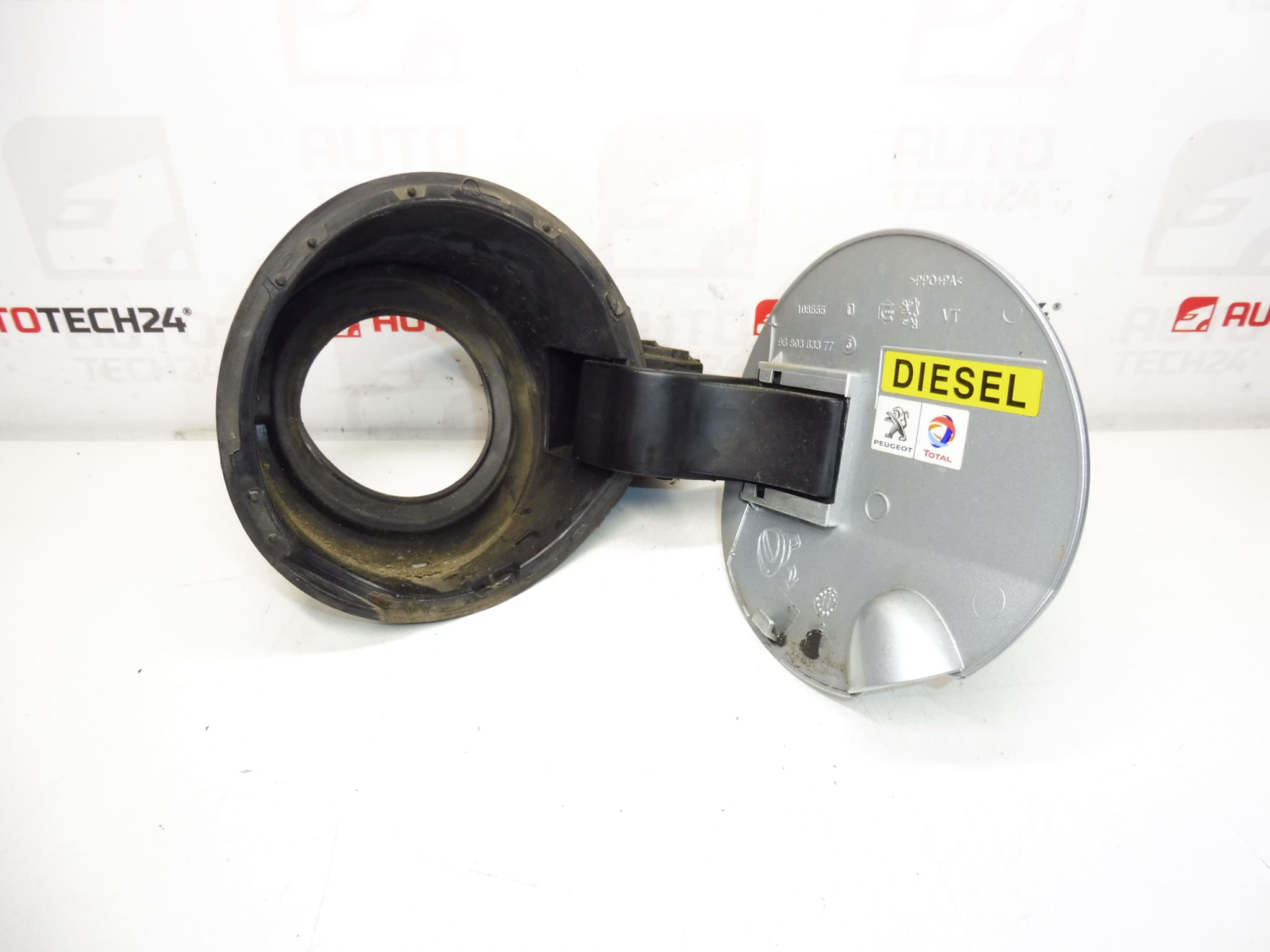 Peugeot 308 EZRC veko uzáveru nádrže 1517F4 151899 – Obrázok 2