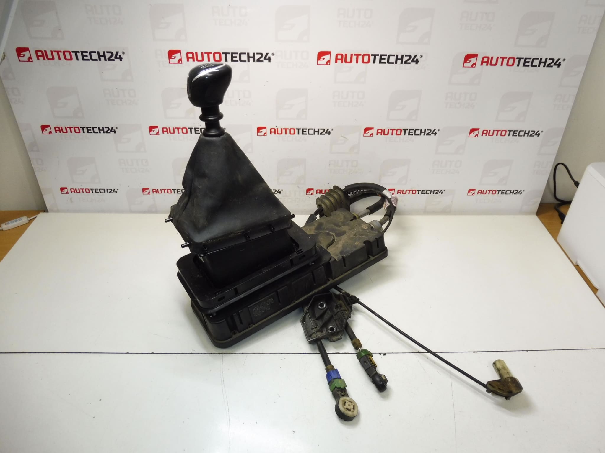 Radiaca páka s lankami Peugeot 308 T9 9825223280 YQ001073YX