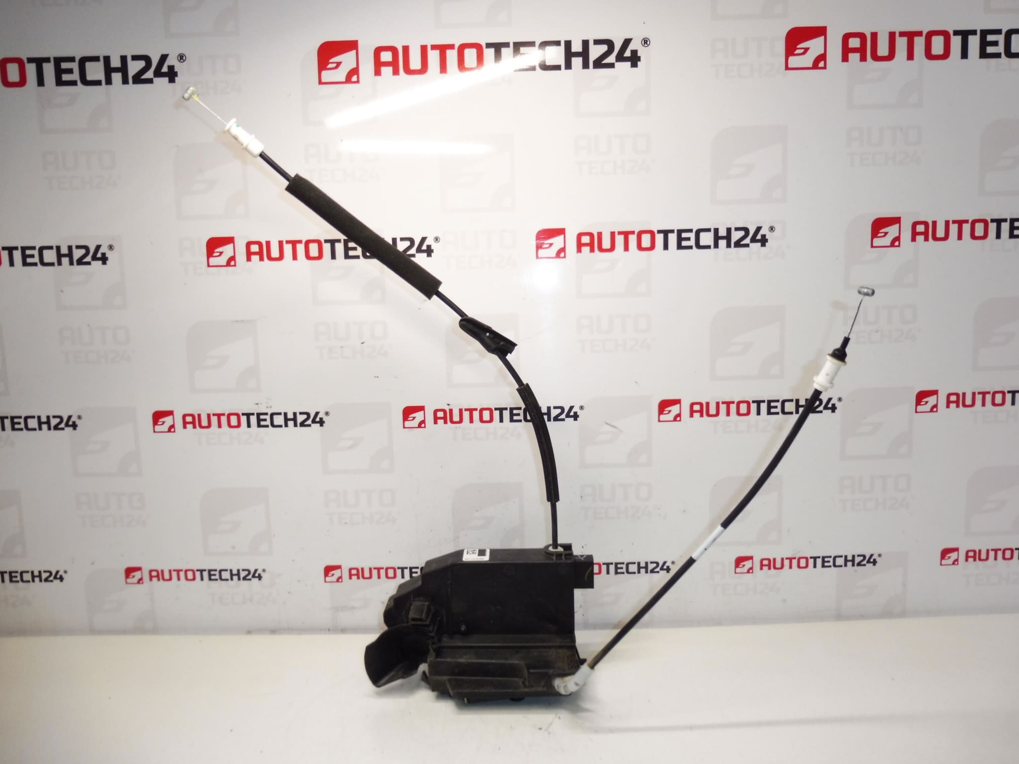 Zámok dverí pravého predného spolujazdca Peugeot 308 T9 9810309380