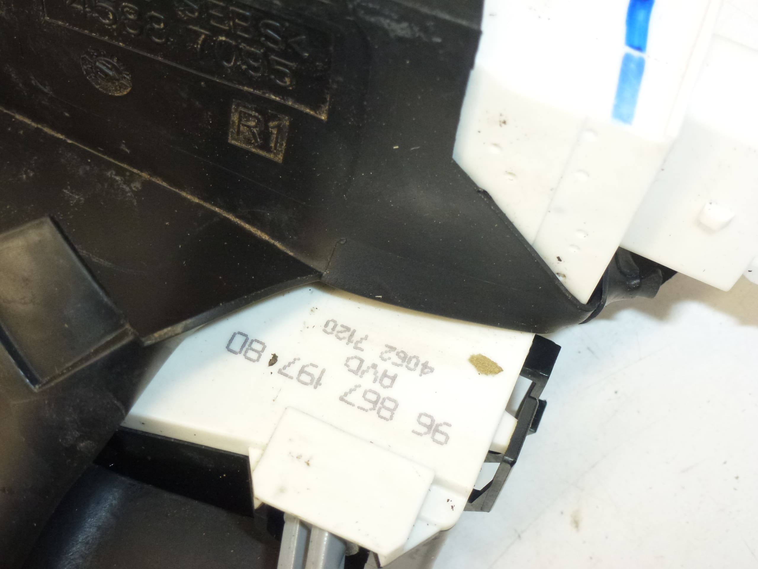 Zámok pravých predných dverí Citroën C4 9686719780 9136ES – Obrázok 2