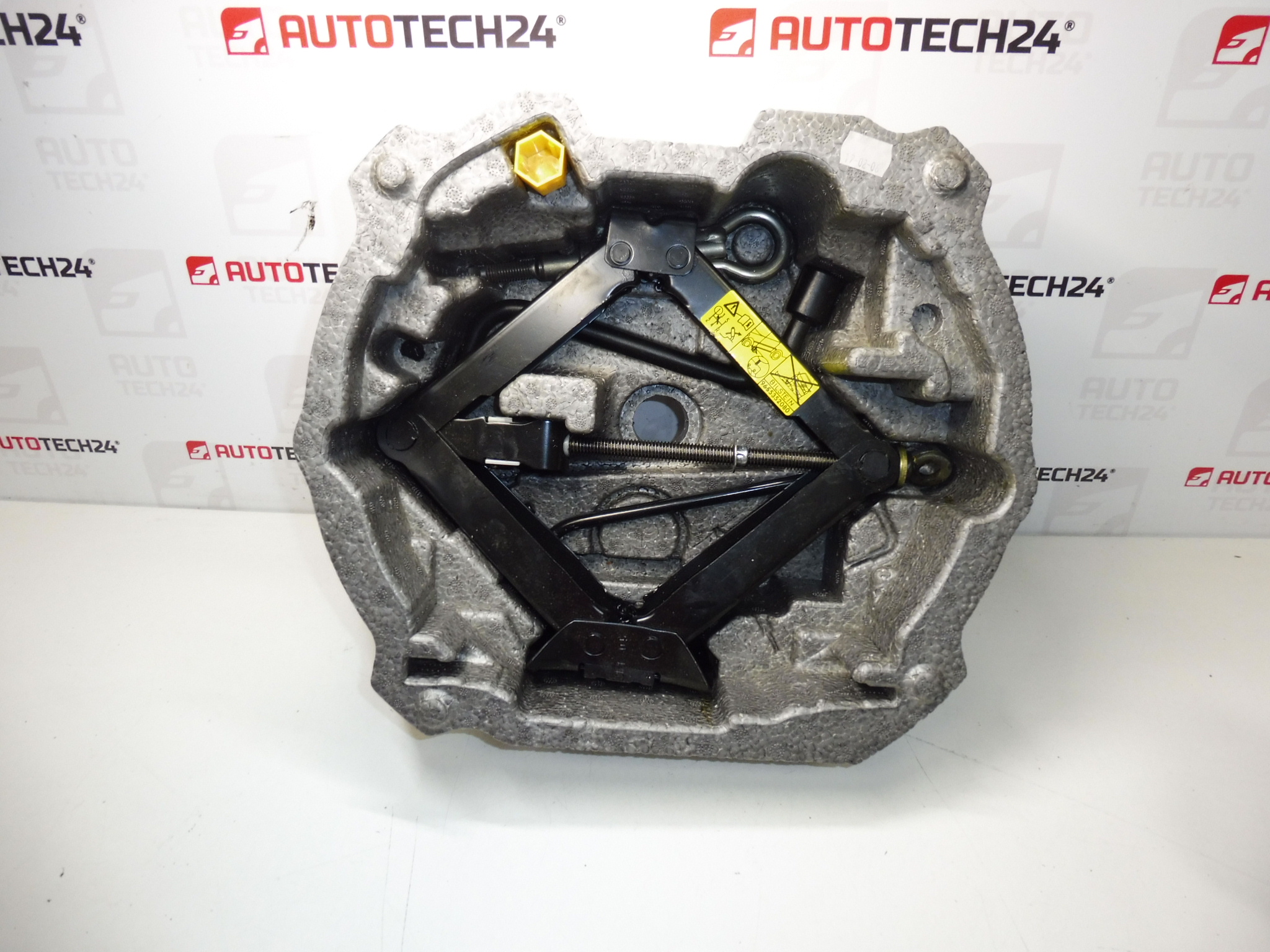 Náradie hever, kľúč na kolesá, ťažné oko Citroën C5 II 672599 6736C1 674414