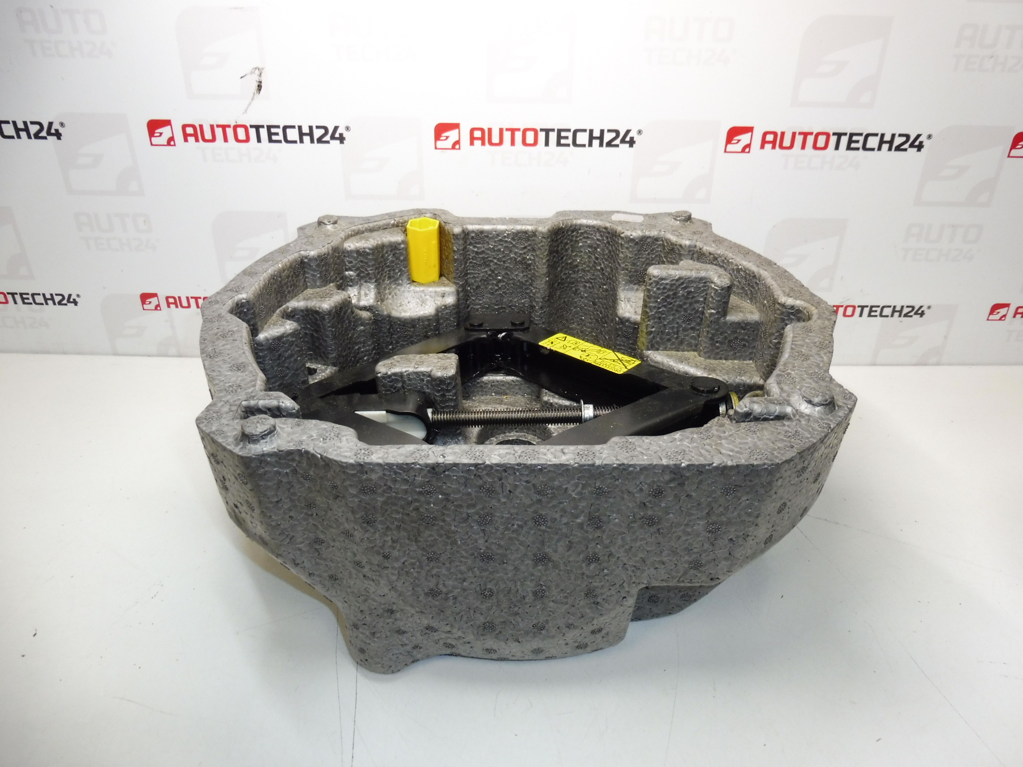 Náradie hever, kľúč na kolesá, ťažné oko Citroën C5 II 672599 6736C1 674414