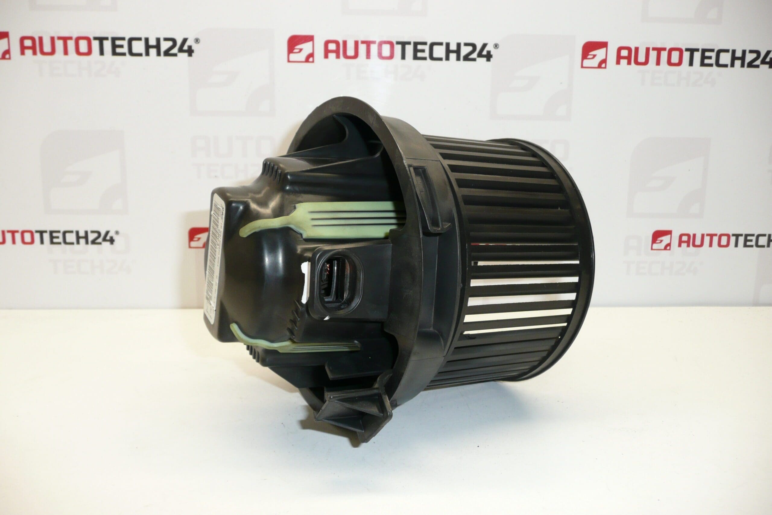 Ventilátor kúrenia Valeo Citroën Peugeot 207 6441V5 – Obrázok 2