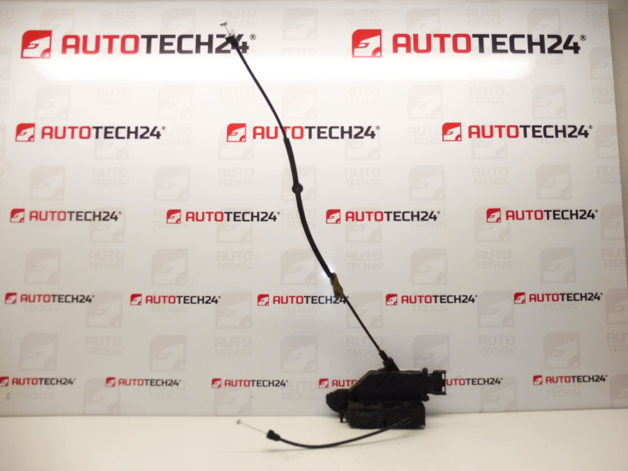 Zámok dverí predného spolujazdca Peugeot 207 24099816 24097816 24095816