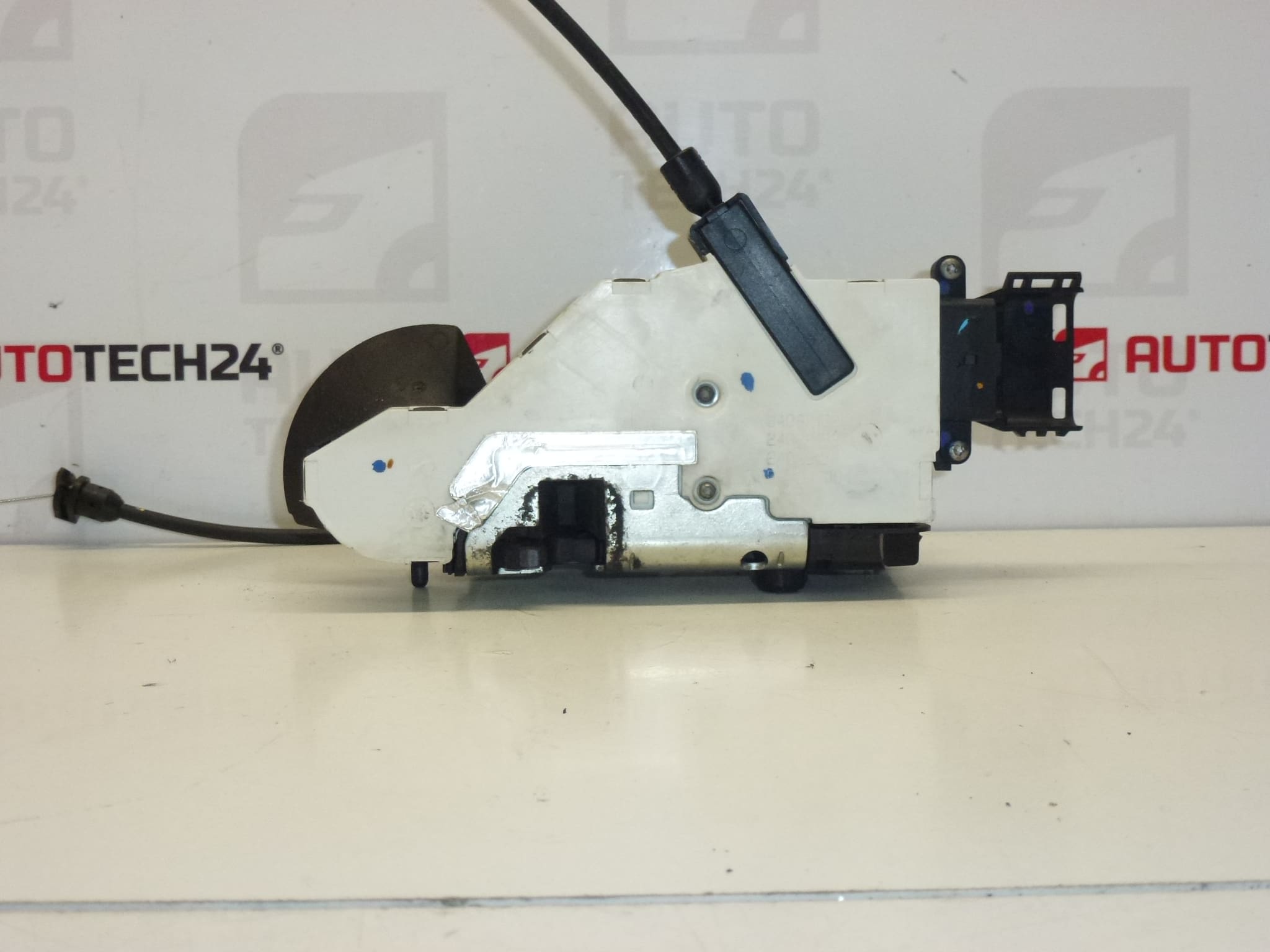 Zámok ľavých predných dverí Peugeot 207 24087158 9135V9 – Obrázok 2