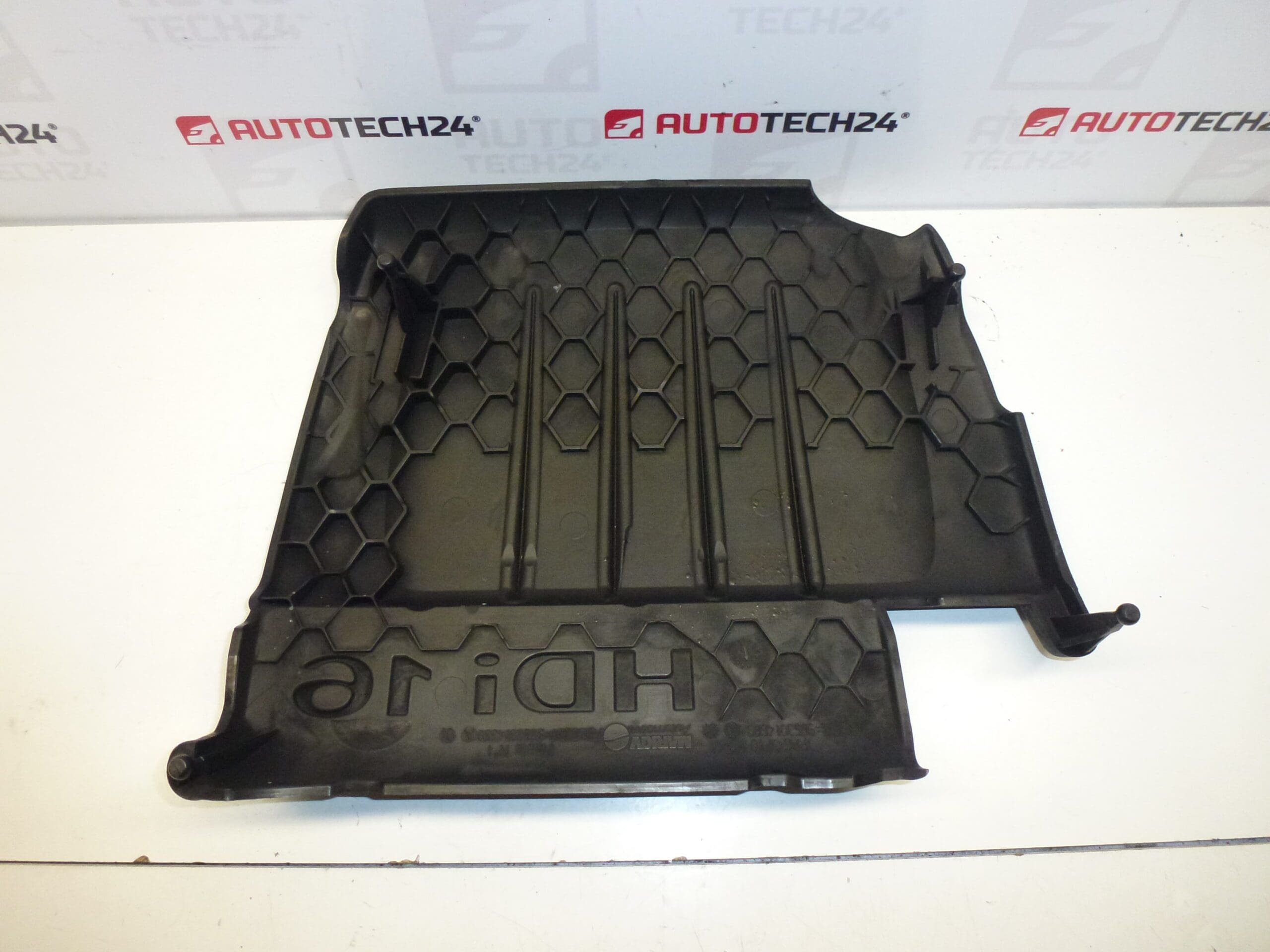 Kryt motora 1.6 HDI Citroën 9659999980 0137E5