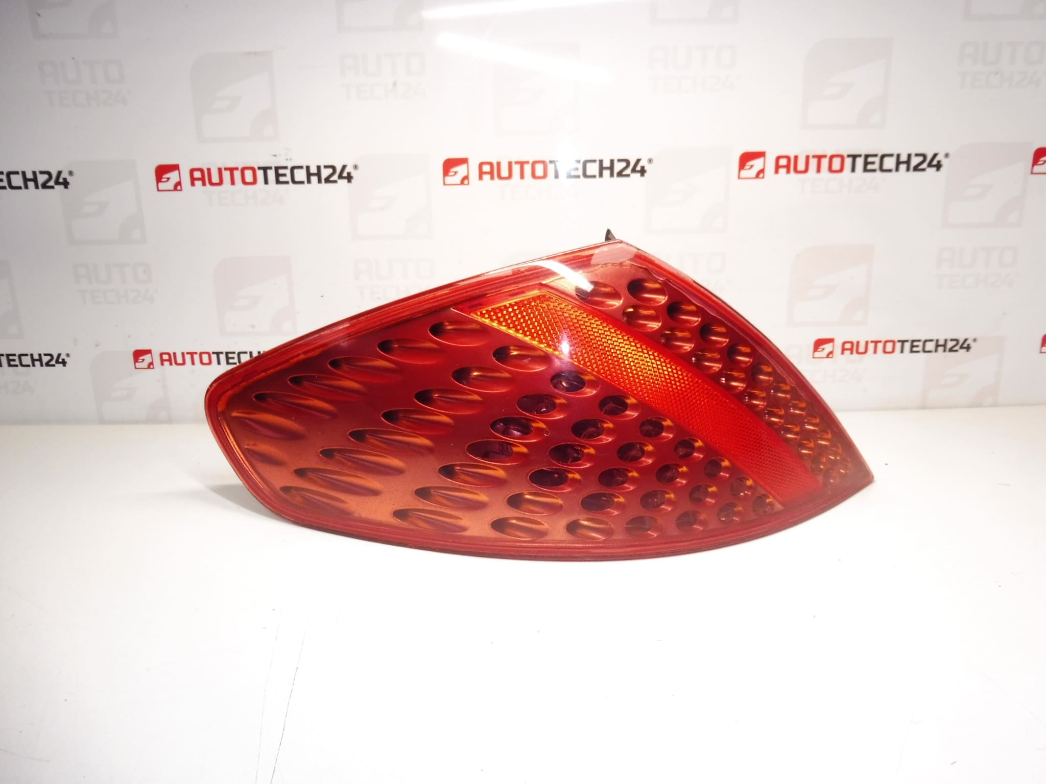 Ľavé zadné svetlo Peugeot 307 CC 714025600761 6350S3 6350X4