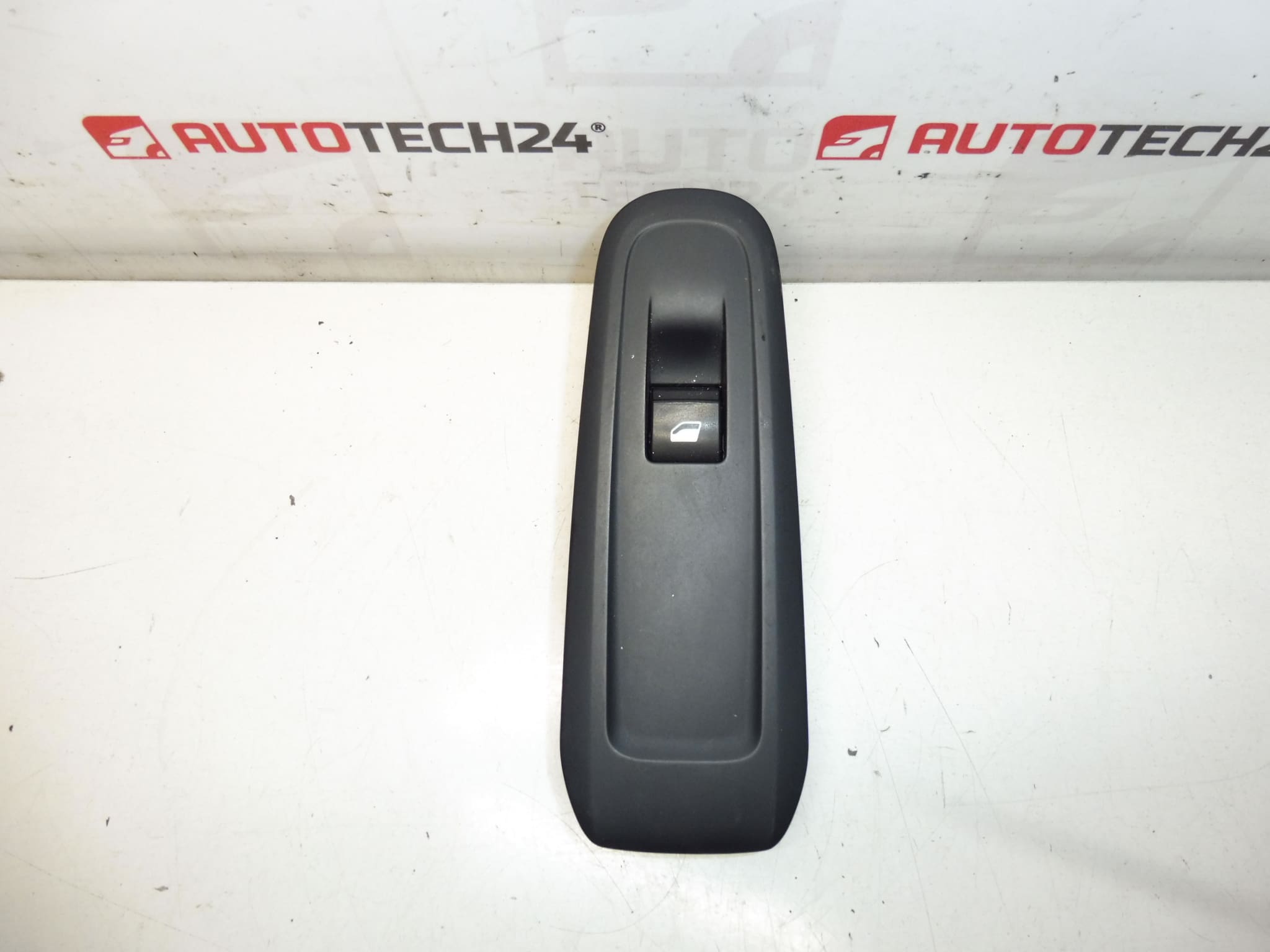 Ovládanie okna spolujazdca Peugeot 308 T9 96762292ZD rám 96777320ZD