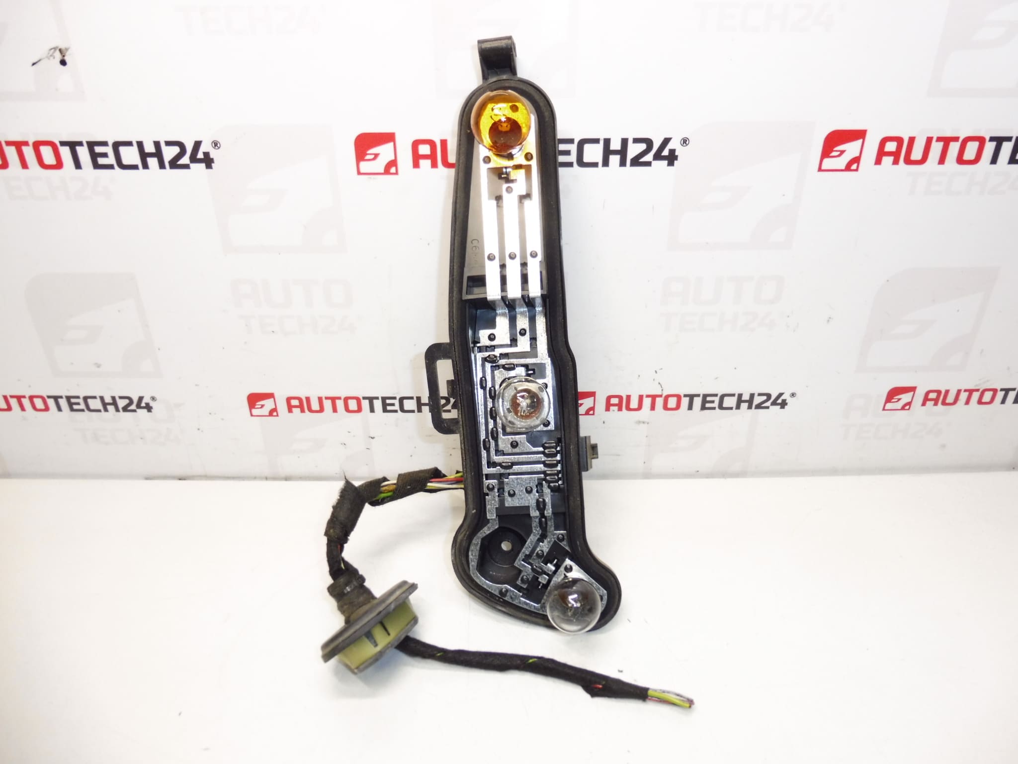 pätica pravého zadného svetla Citroën C4 Coupe 9646801677 6351T6