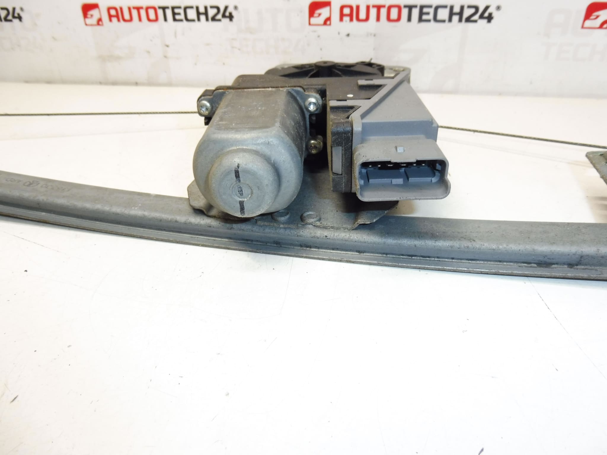 Peugeot 307 9224A4 zadné pravé okno na stiahnutie – Obrázok 2