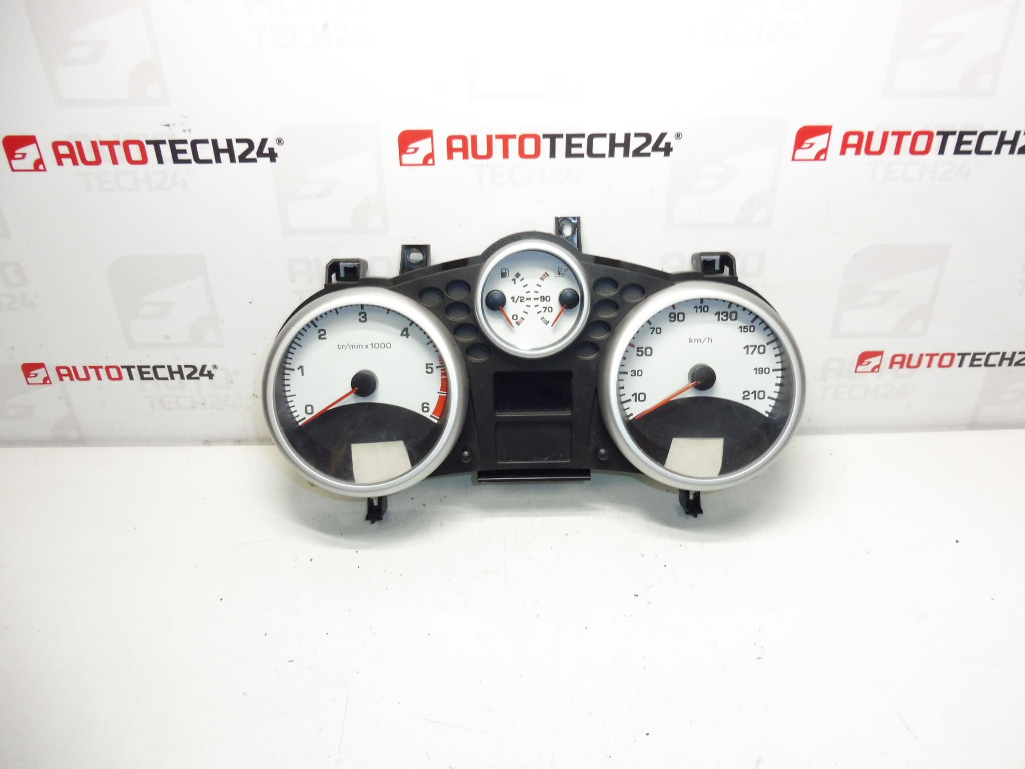 Tachometer najazdených 62000 km Peugeot 207 9662904780 610640 6103EC