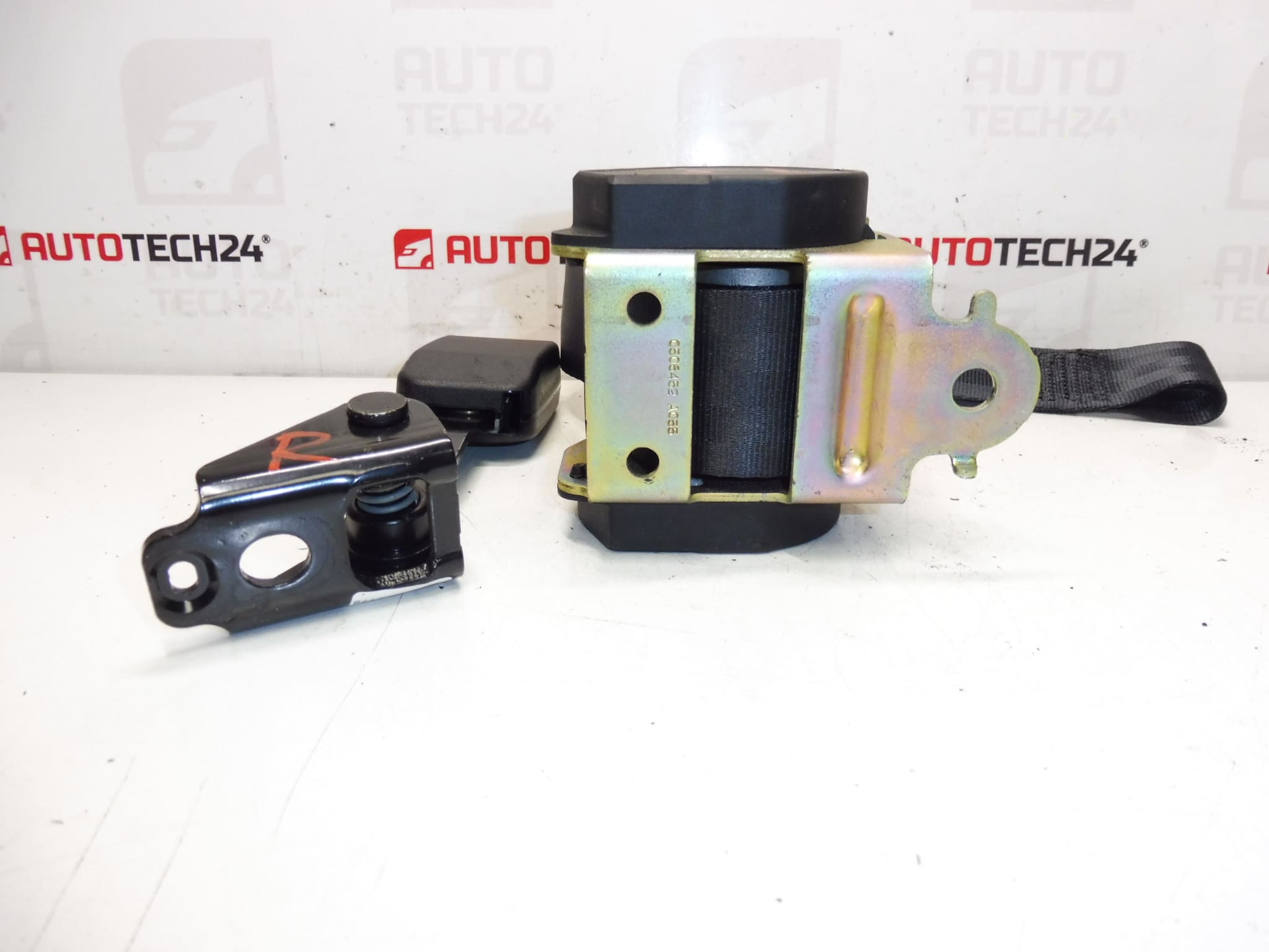 Bezpečnostný pás pravý zadný Peugeot 307 CC 8974JY – Obrázok 2