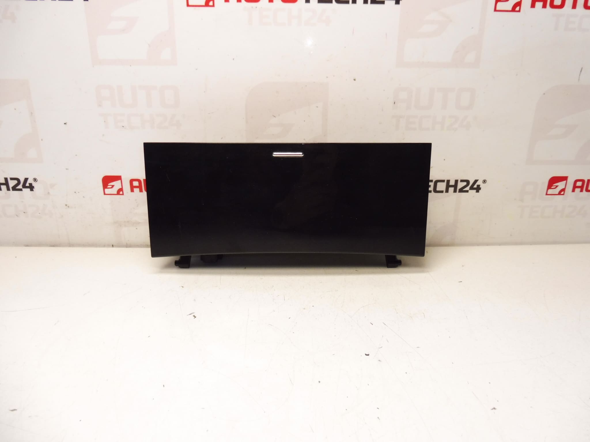 Popolník palubnej dosky Peugeot 407 8231NW