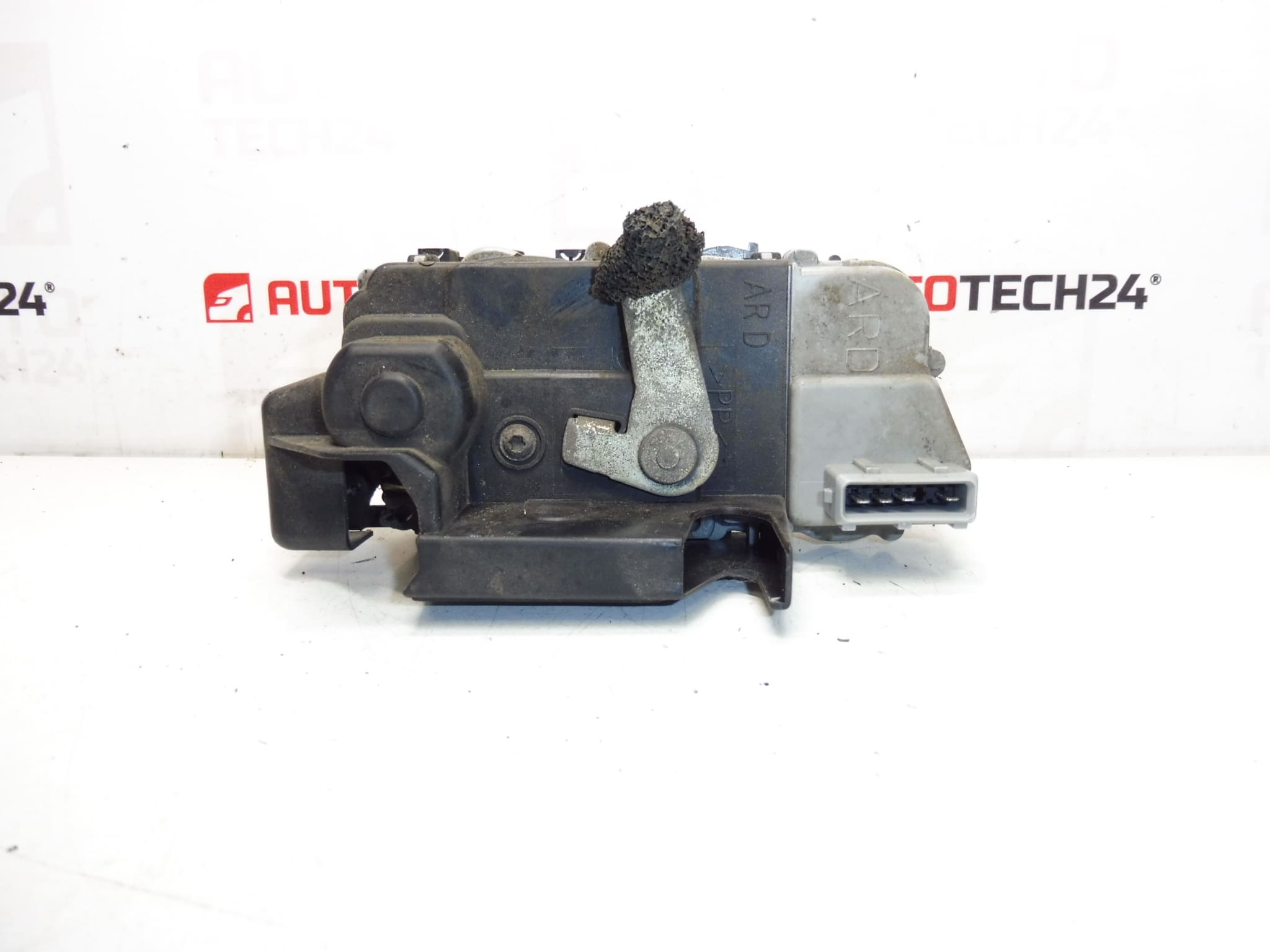 Zámok pravých zadných dverí Peugeot 307 9138A4