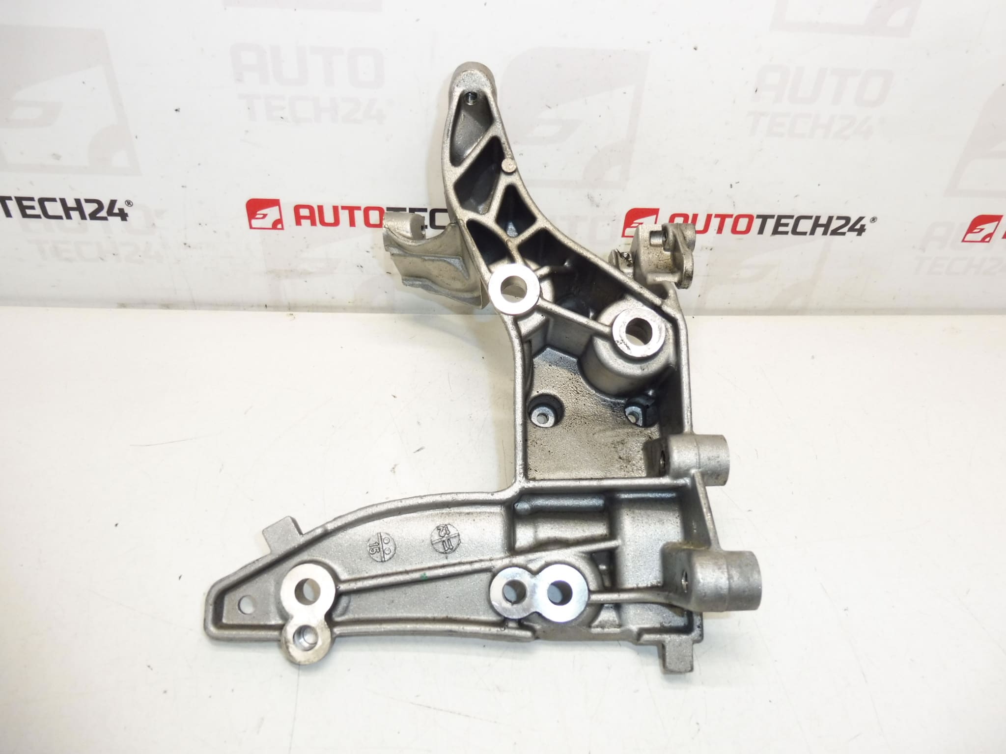 Držiak alternátora Citroën Peugeot 1.6 e-HDI 9674030280 5706P8 – Obrázok 2