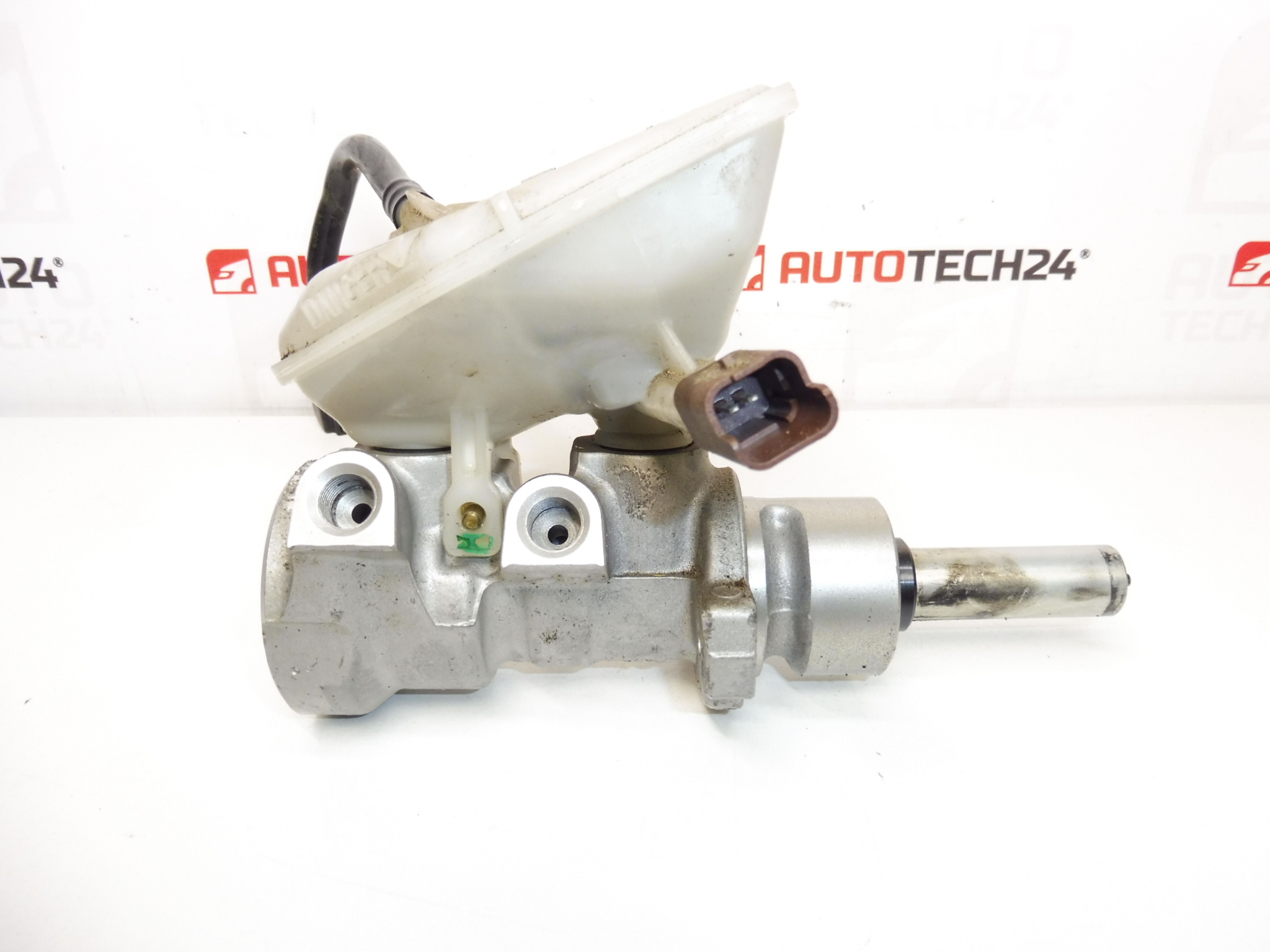 Hlavný brzdový valec BOSCH Citroën Peugeot 0204123596 22472579 4601L2