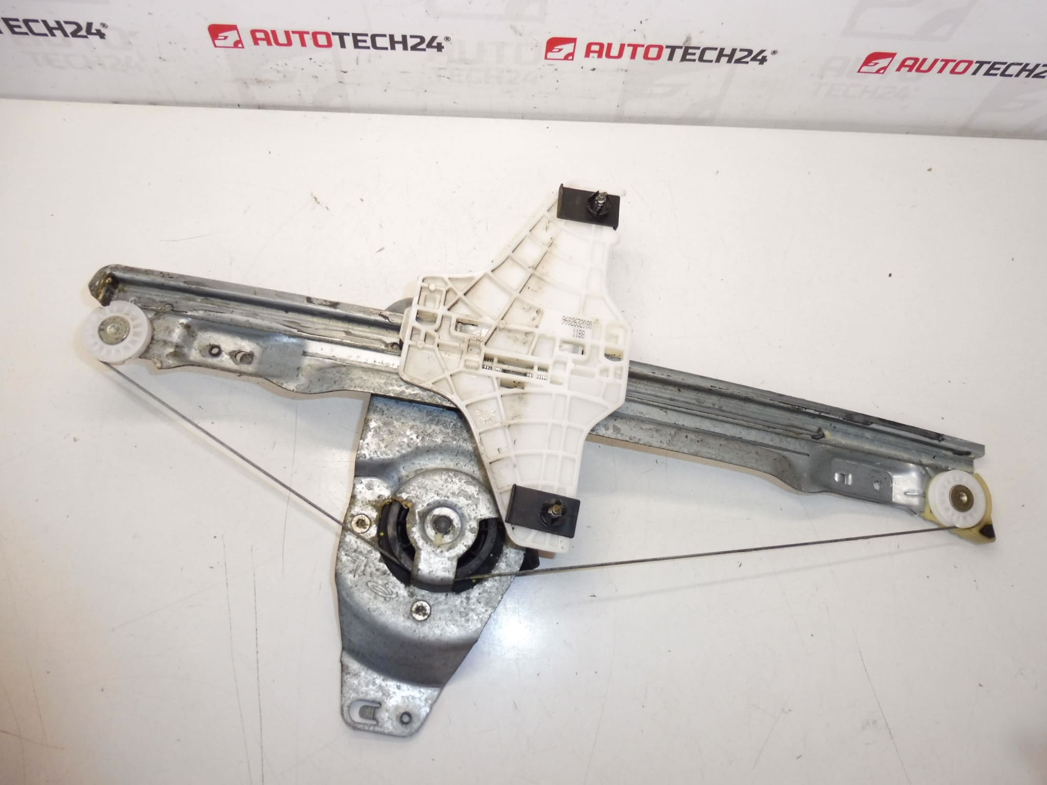 Mechanizmus pravého zadného sťahovania okna Citroën C4 Picasso 9224E4 – Obrázok 2