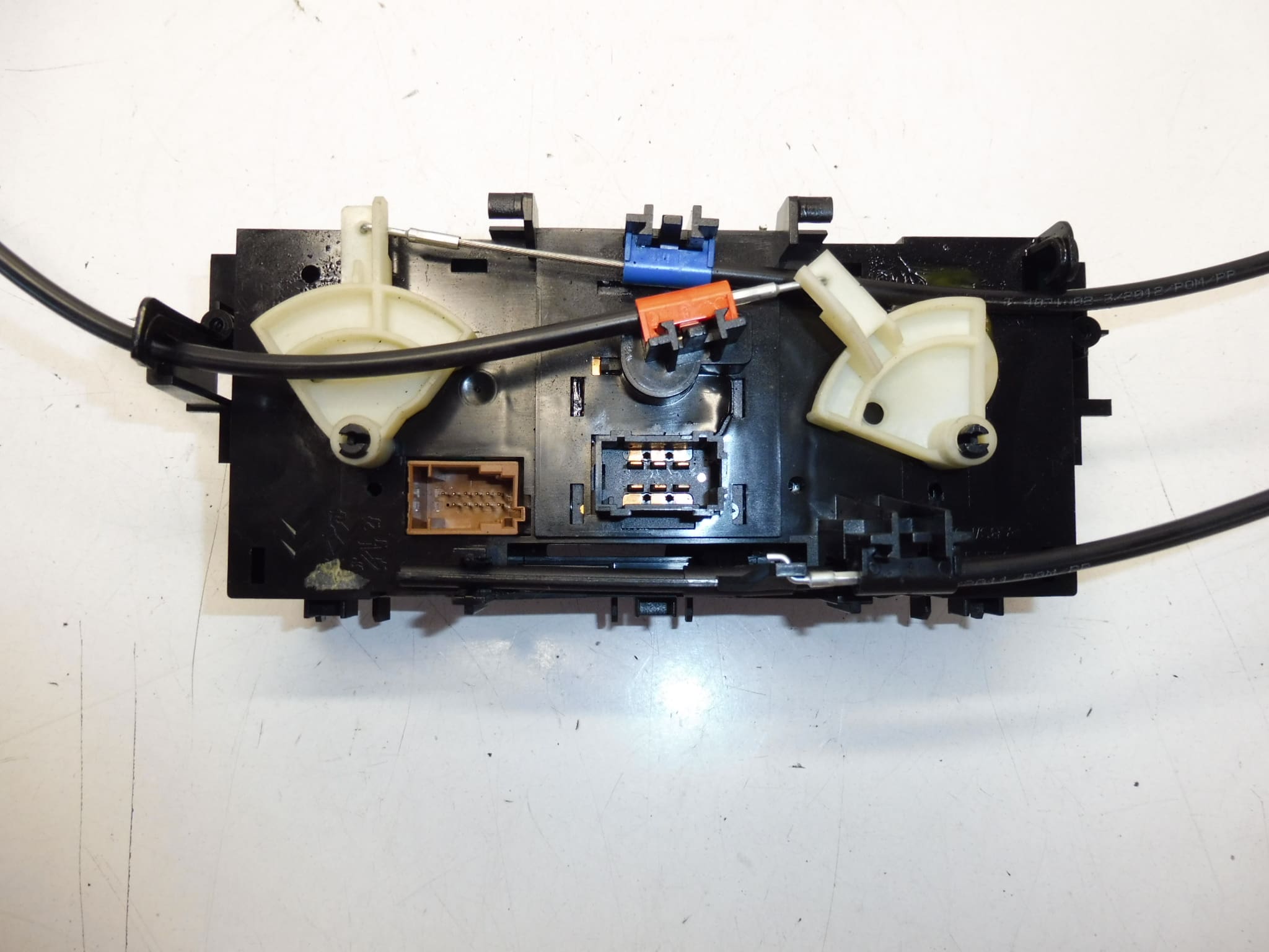 Ovládač kúrenia klimatizácie Citroen C3 II a DS3 9675400280 – Obrázok 2
