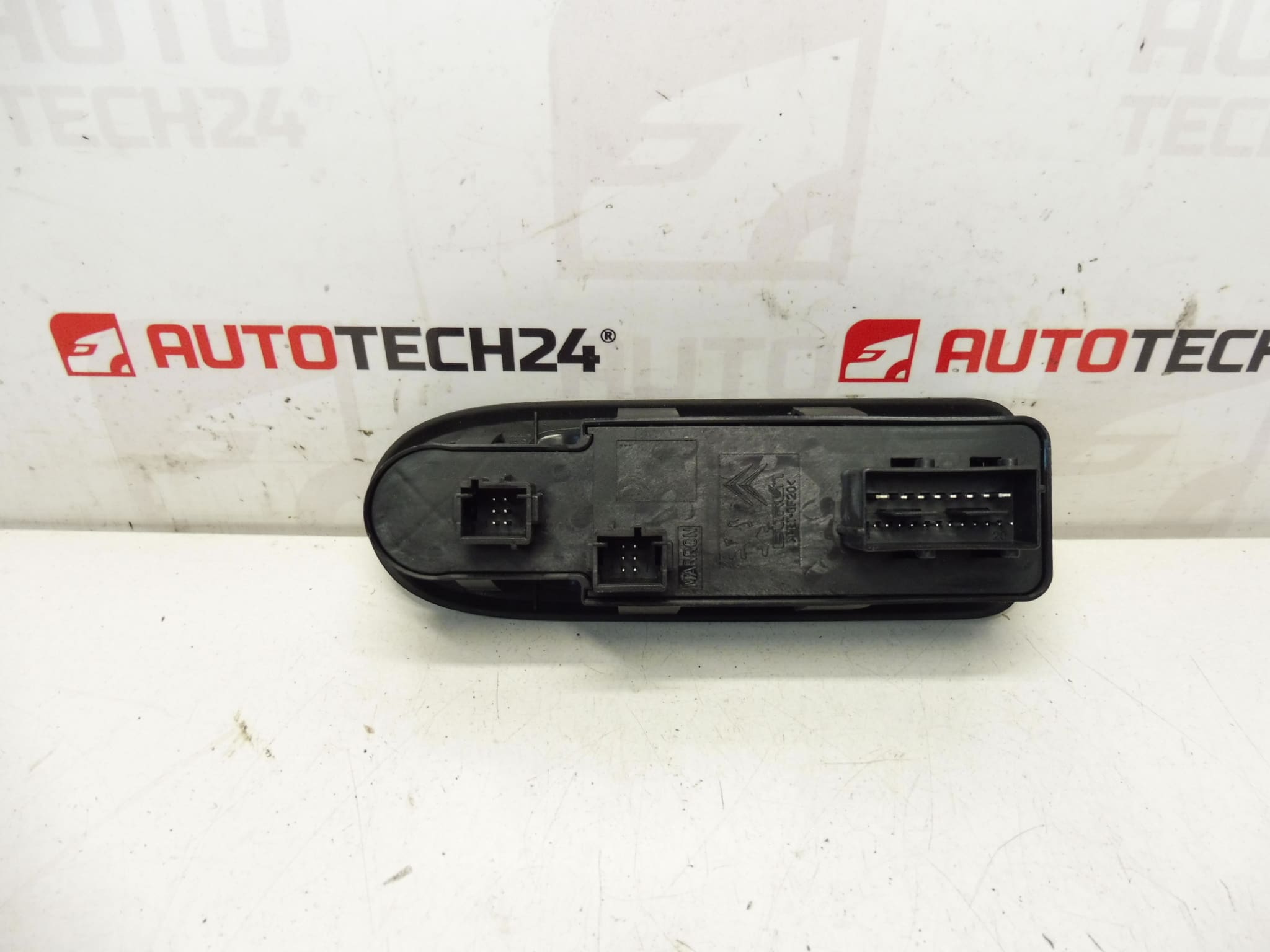 Ovládač okien a zrkadiel Citroën C3 II 96652236XT 6490AZ – Obrázok 2