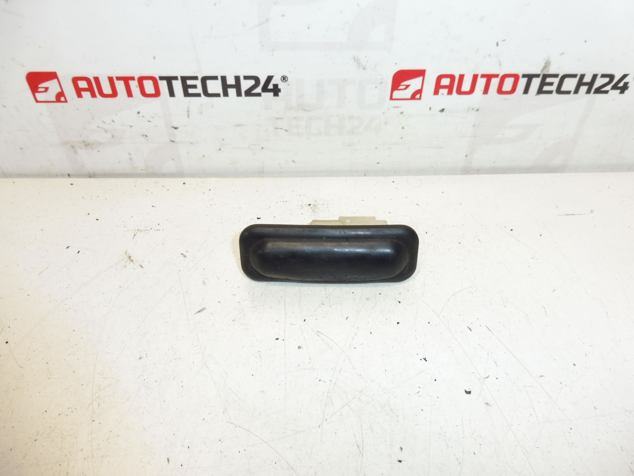 Ovládač otvárania zadného veka Citroën DS 6490CN