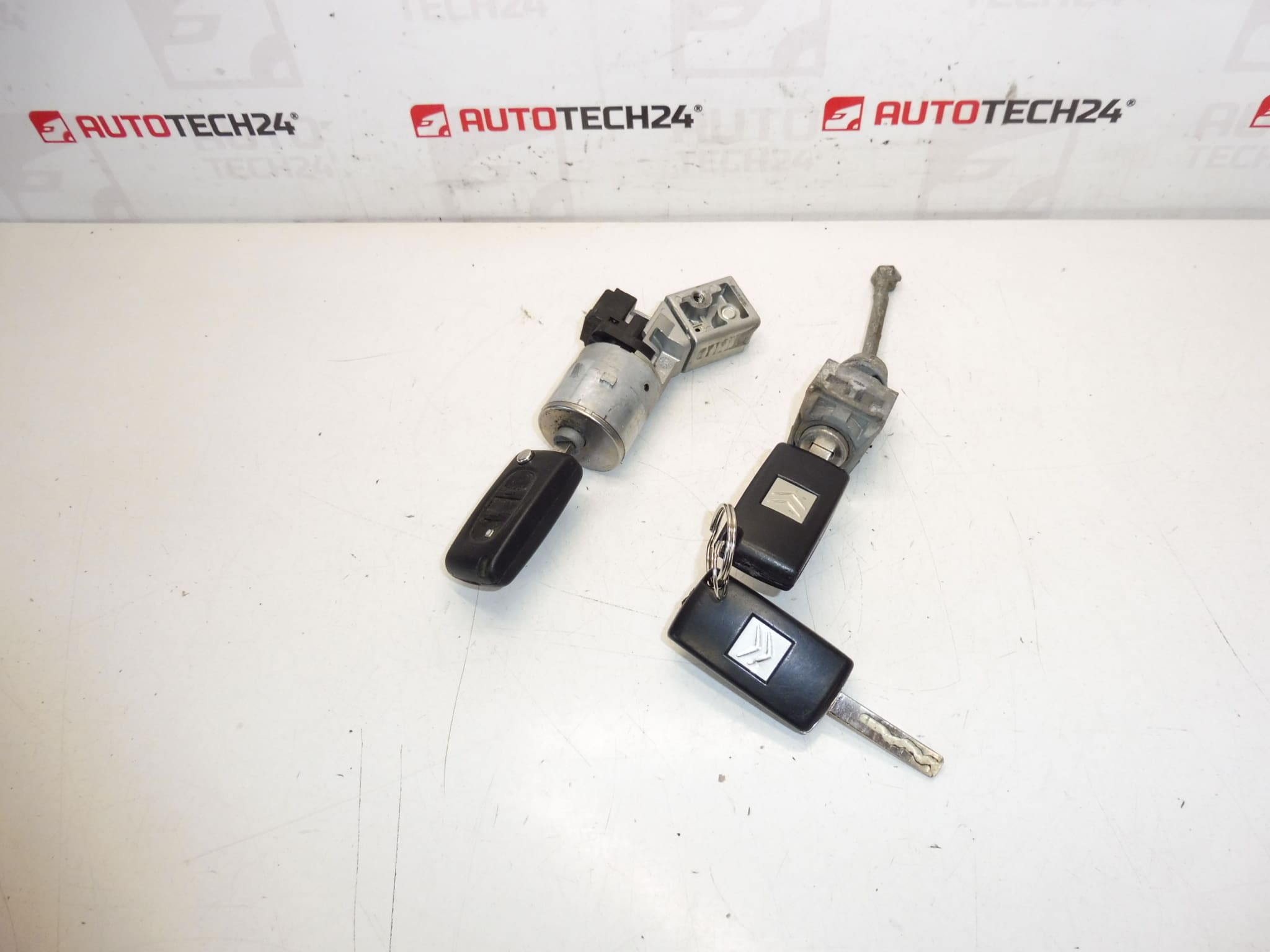 Sada zámkov a 3 kľúče Citroën Peugeot 4162KF 4162KC