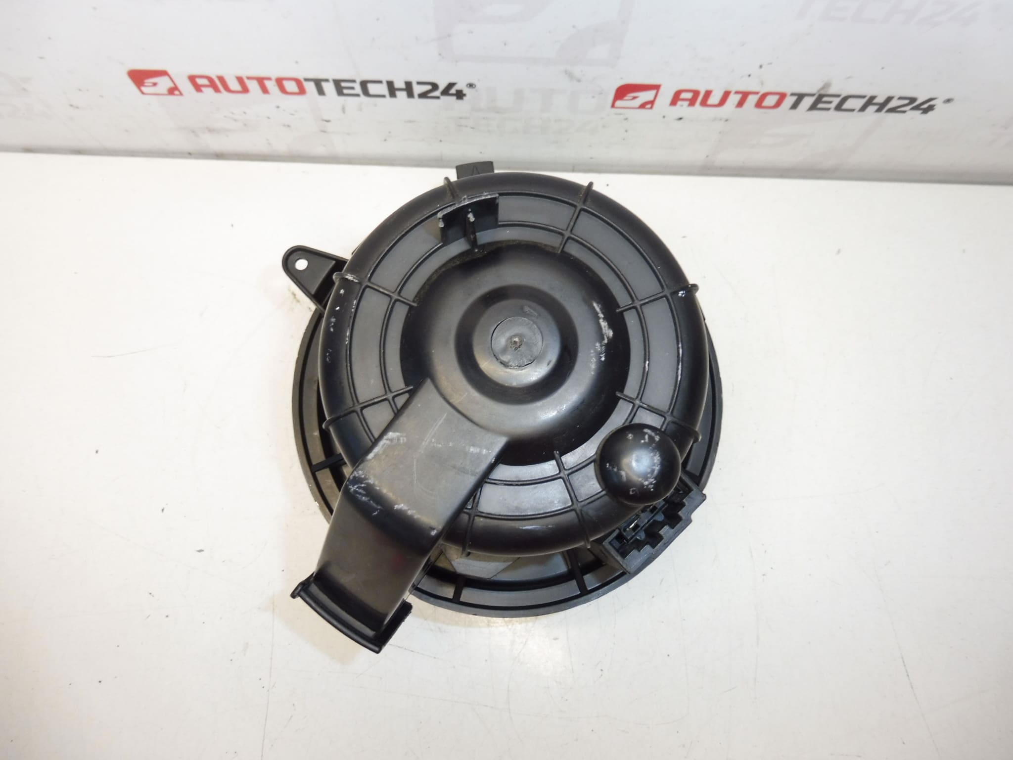 Ventilátor kúrenia Valeo Citroën Peugeot T4190001 6441CR – Obrázok 2