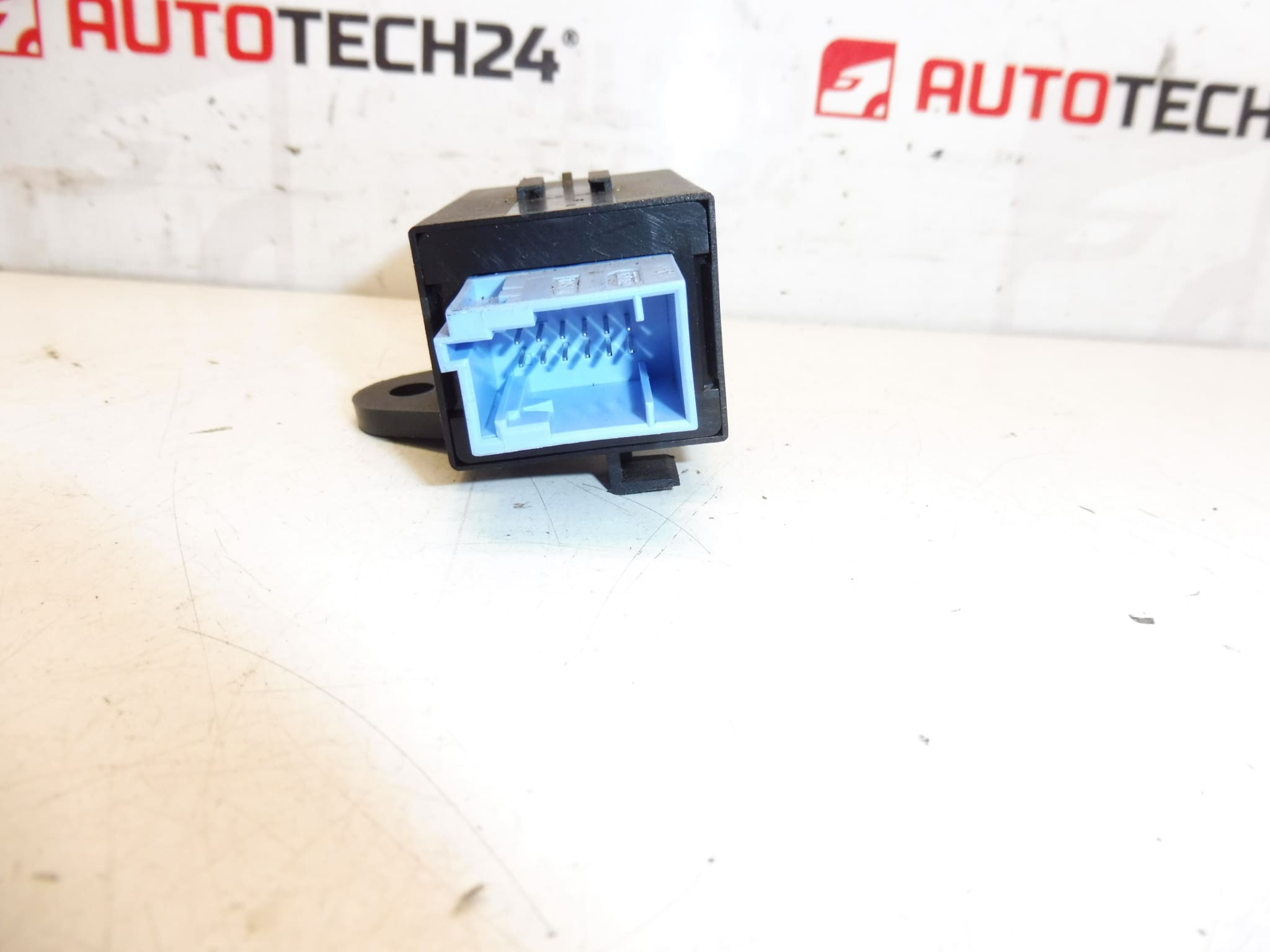 Relé bezpečnostného pásu Citroën Peugeot 9652174680 8914GH – Obrázok 2