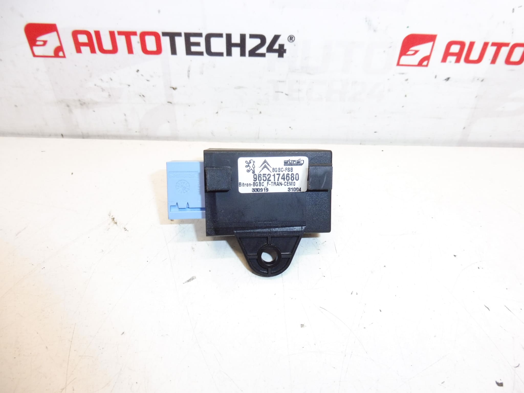 Relé bezpečnostného pásu Citroën Peugeot 9652174680 8914GH