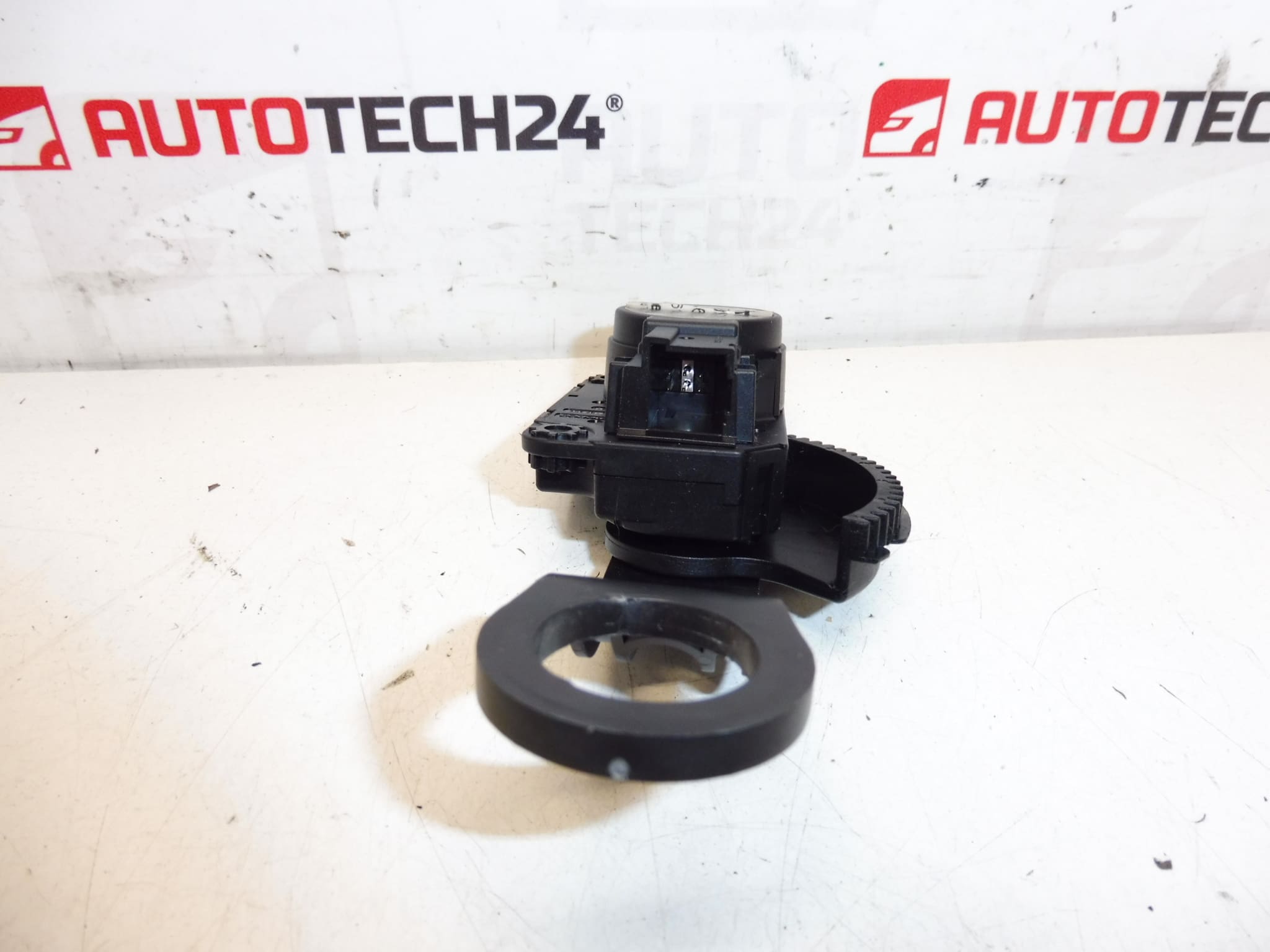 Servomotor kúrenia BEHR Citroën Z5509001 28006148A 647998 – Obrázok 2