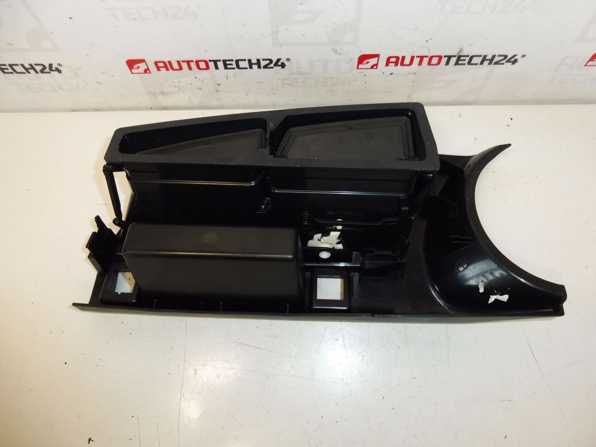 Stredový panel Peugeot 3008 5008 823114 – Obrázok 2
