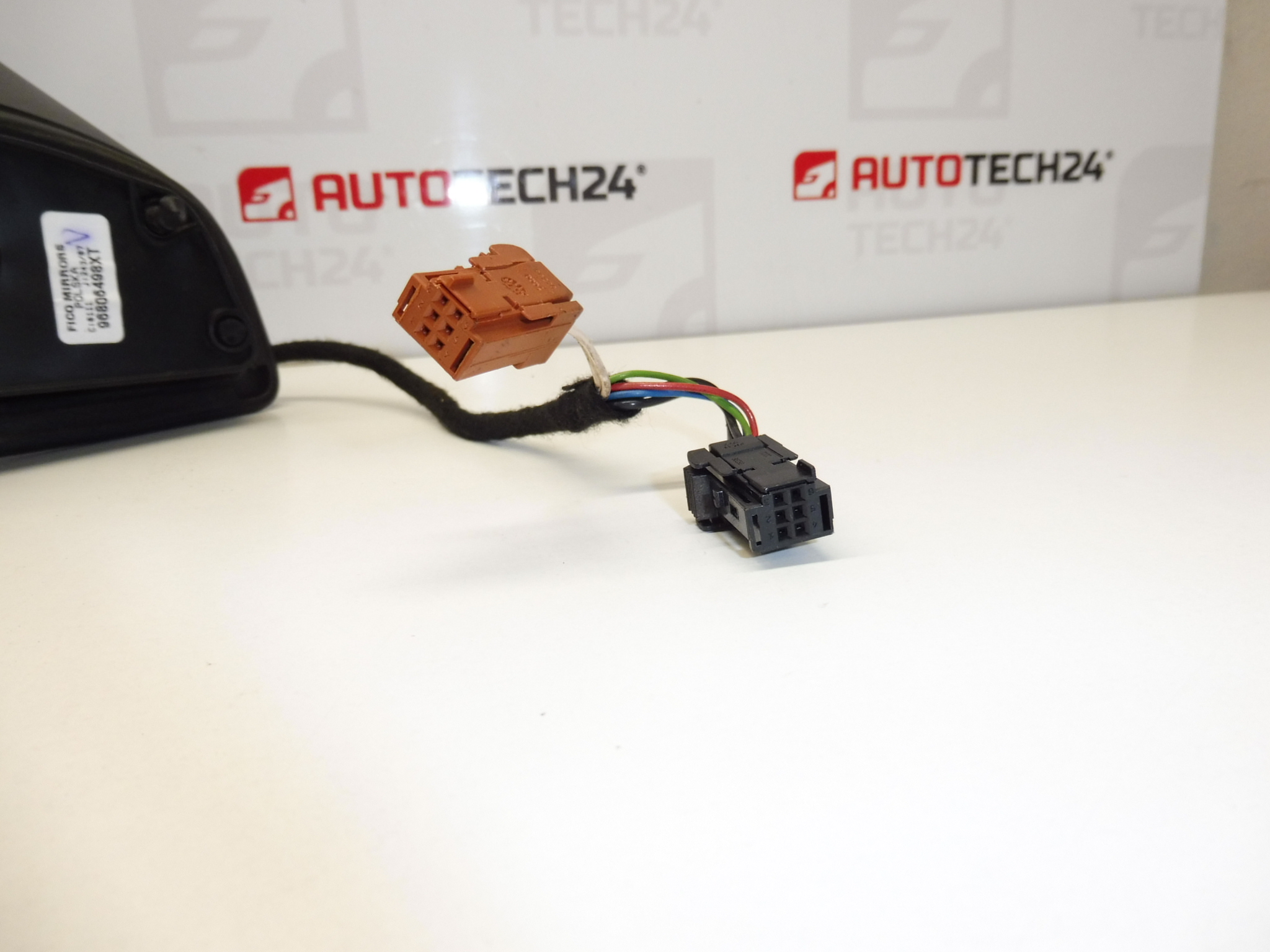 Ľavé vonkajšie spätné zrkadlo pre Peugeot 207, kódy: 96806498XT, 8149ZG