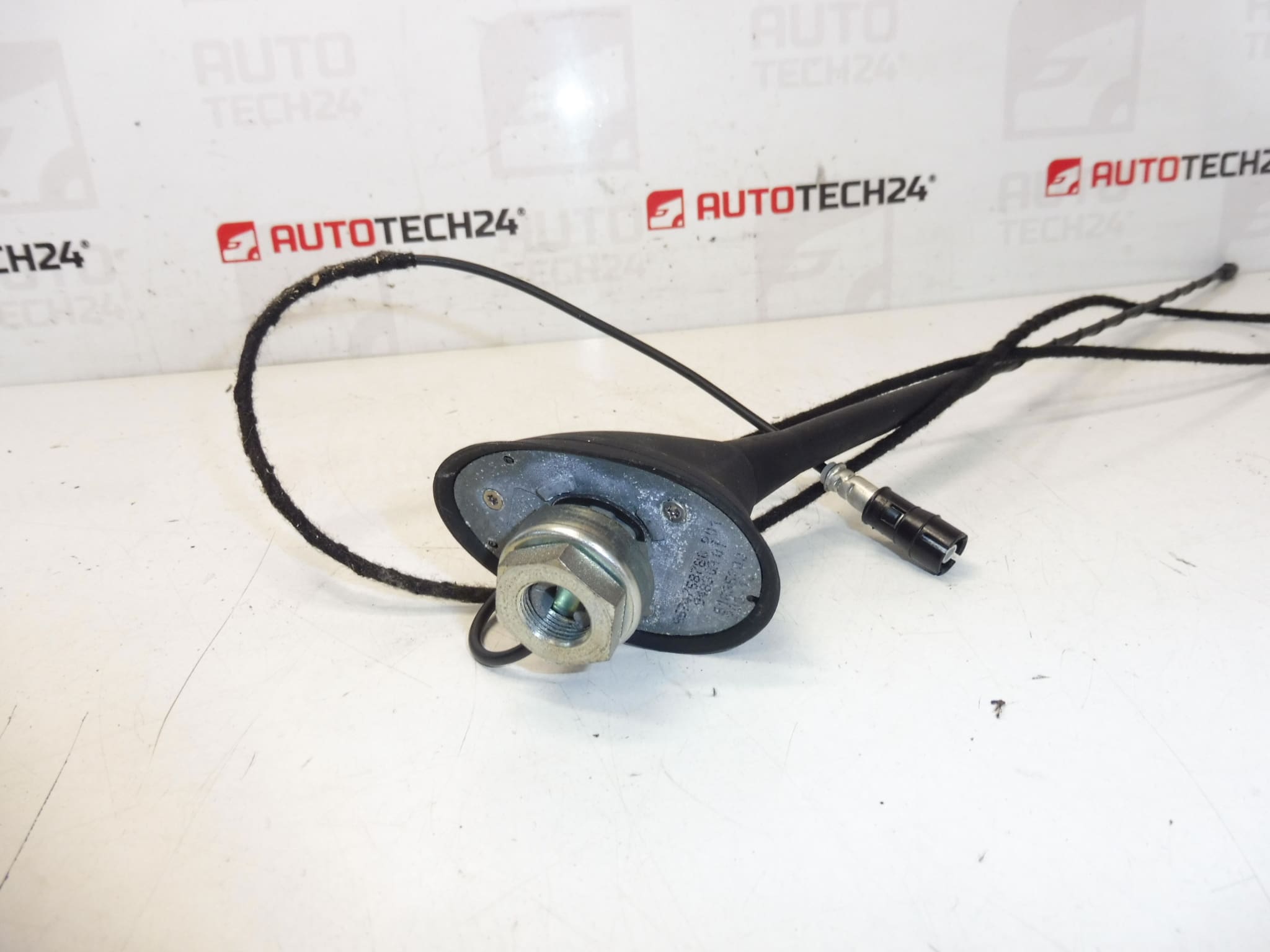 Anténa Peugeot 207 9674768780 6587H9 6587J0 – Obrázok 2