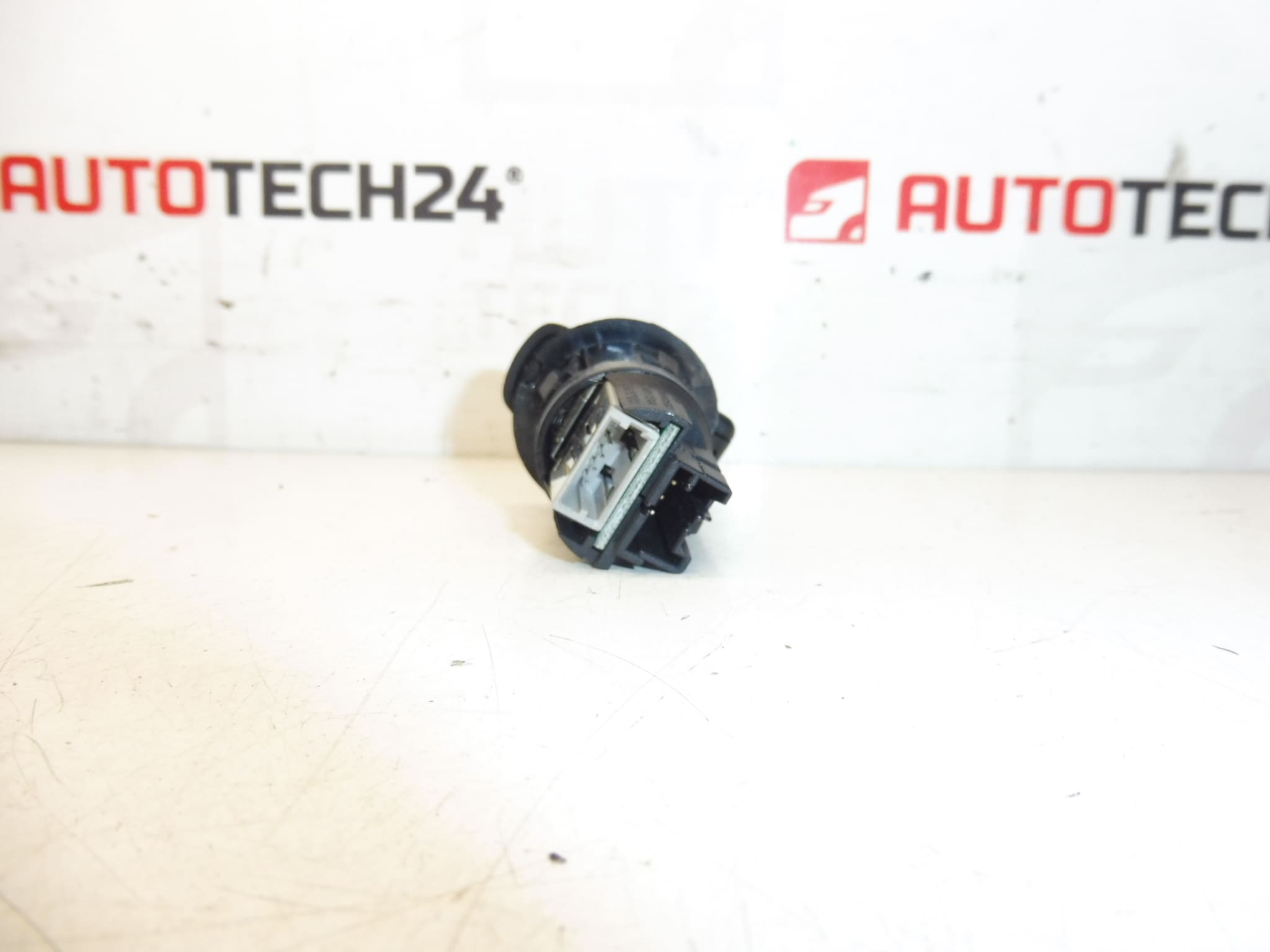 Zásuvka USB Citroën Peugeot 96645227ZD 6574JV – Obrázok 2