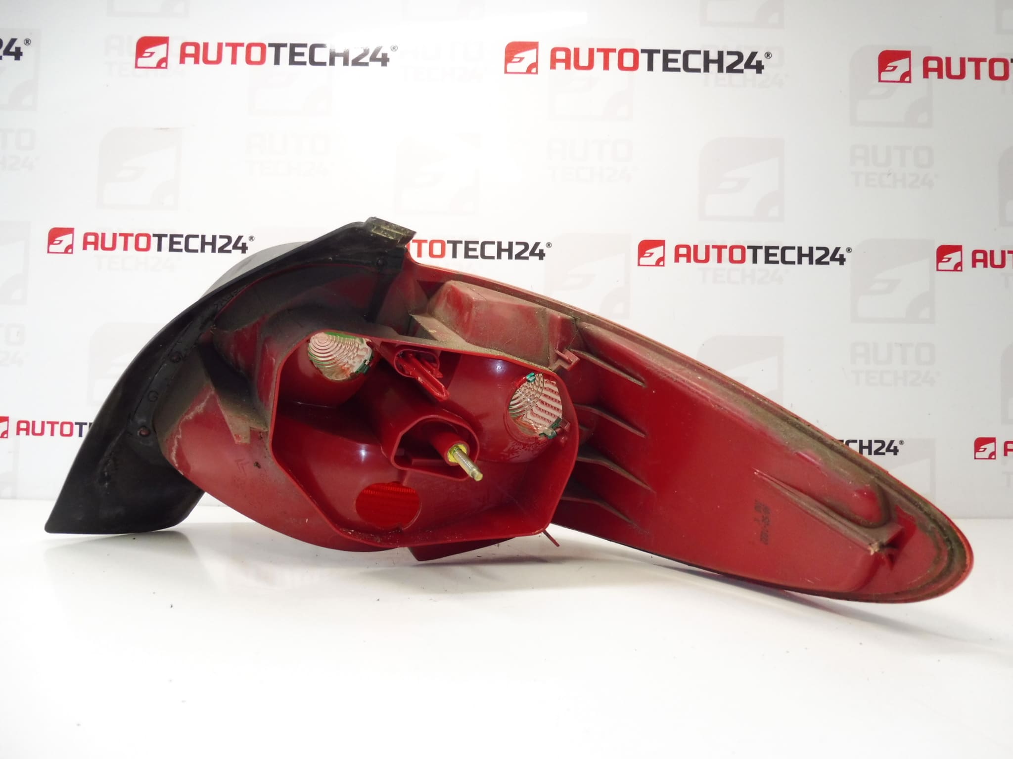 Ľavá zadná lampa Peugeot 206 do 6/2003 6350P1