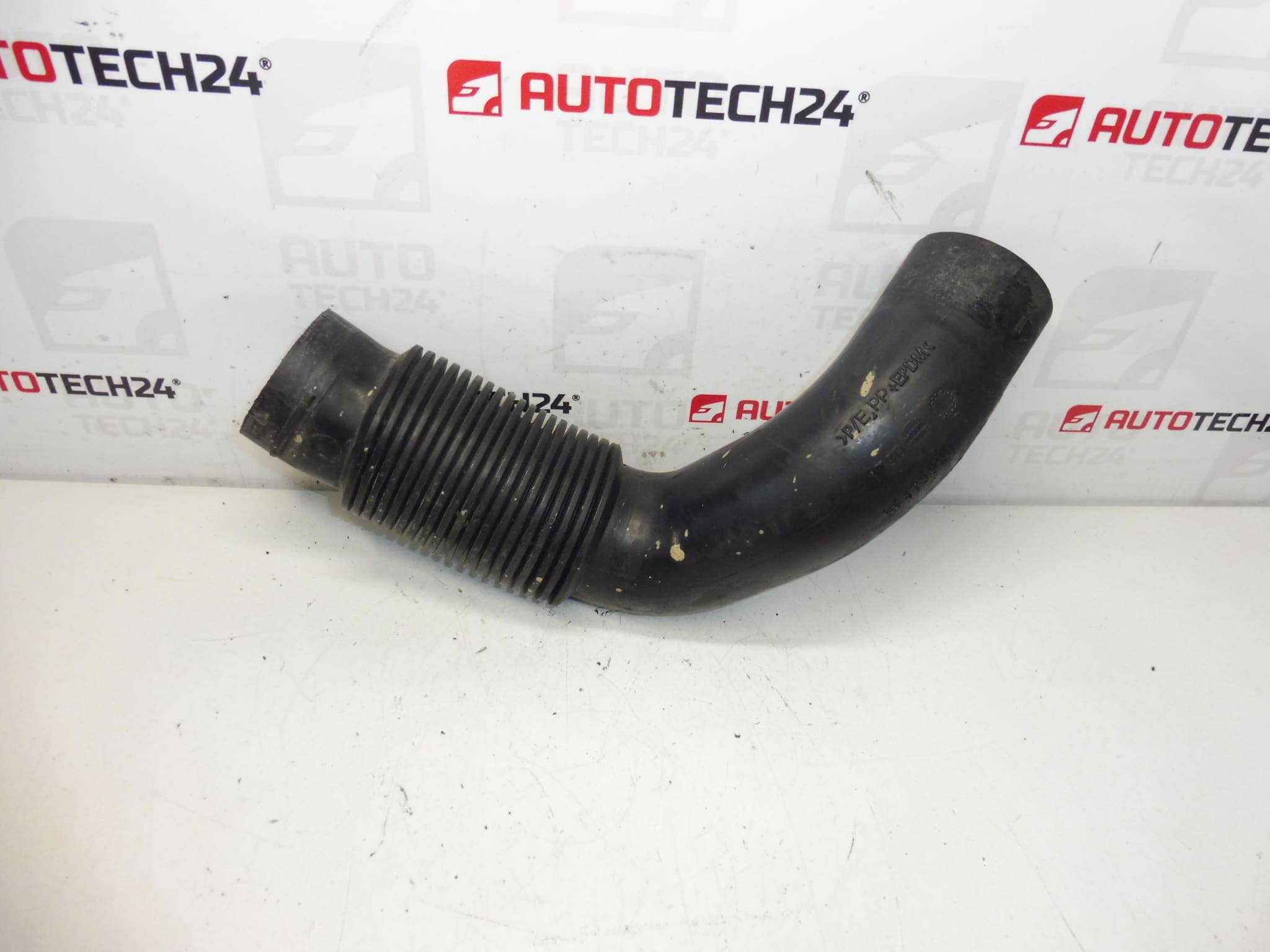Hrdlo sania 1.6 HDI Citroën Peugeot 9647392480 143451
