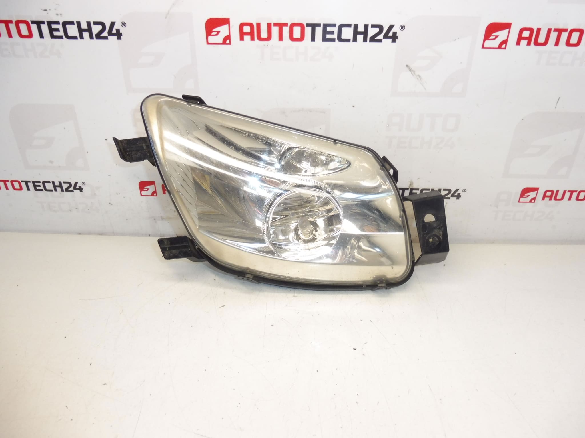 ľavý predný hmlový svetlomet Peugeot 308 9680498680 6208F0