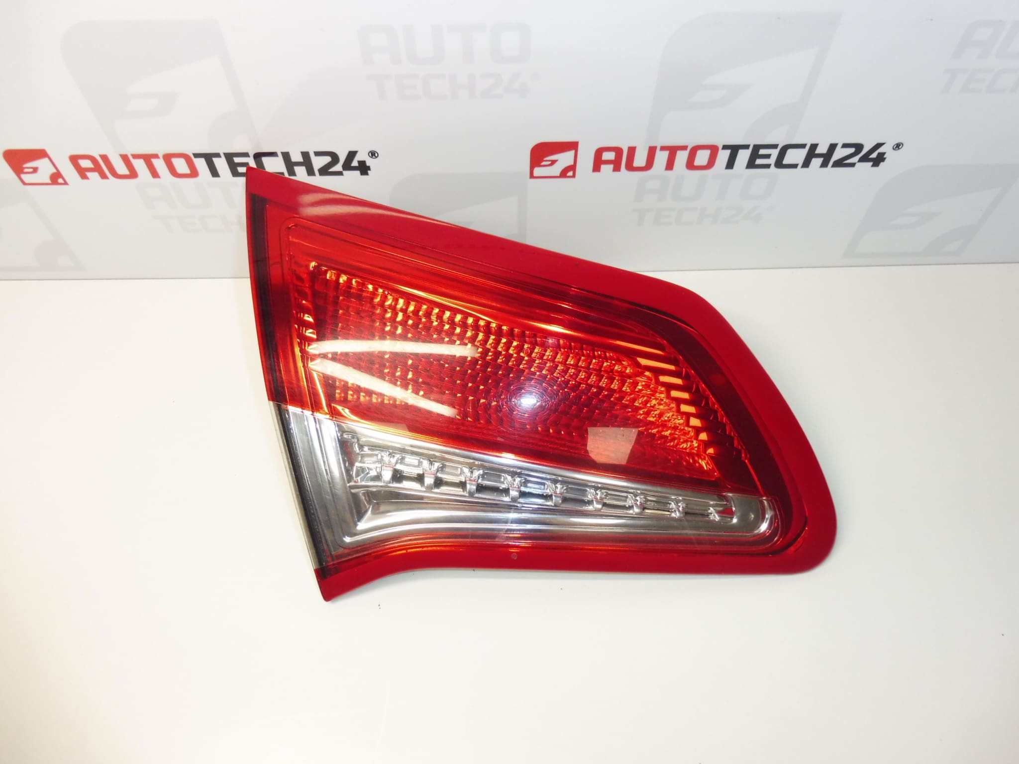 Okrasný rámček ľavého zadného svetla Citroën C4 II 9672155880 7453E4